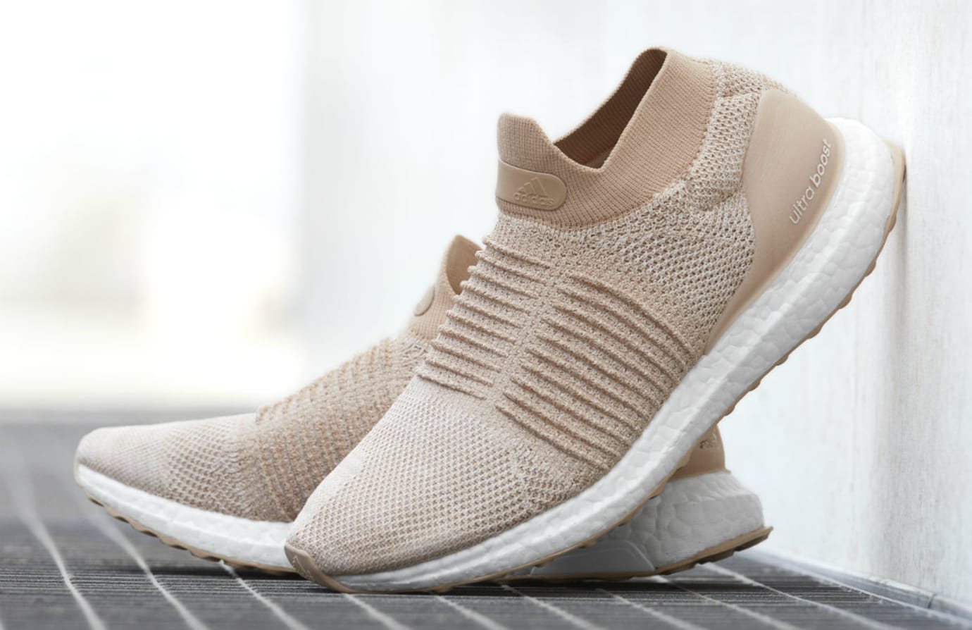 ultra boost 19 laceless
