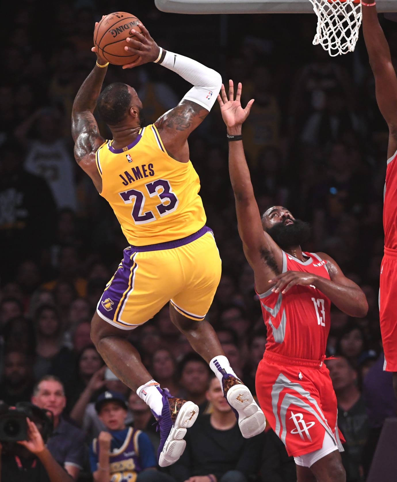 lebron wearing lebron 16 low