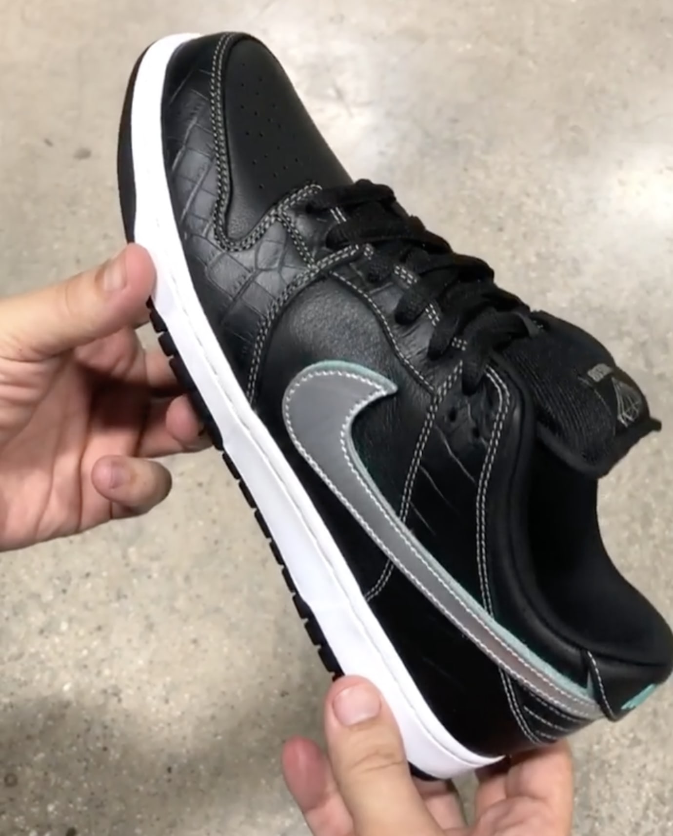 nike sb dunk low diamond black