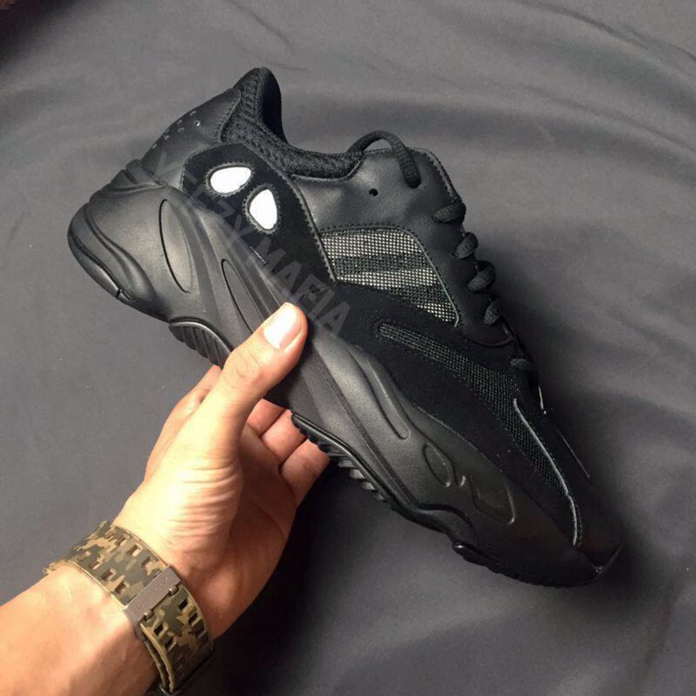 yeezy 700 black and tan