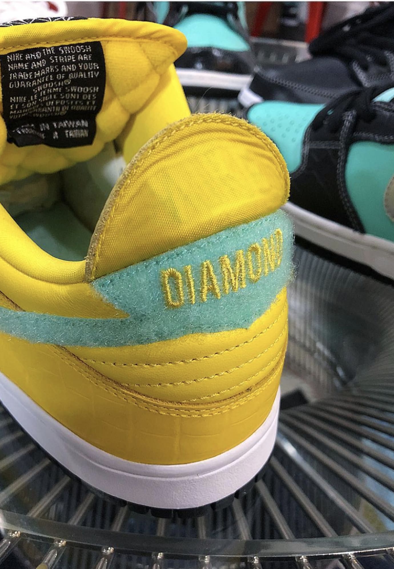 friends and family diamond dunks