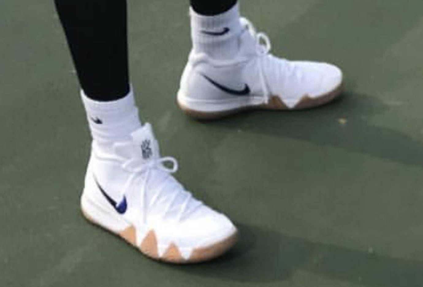 kyrie 4 bottom
