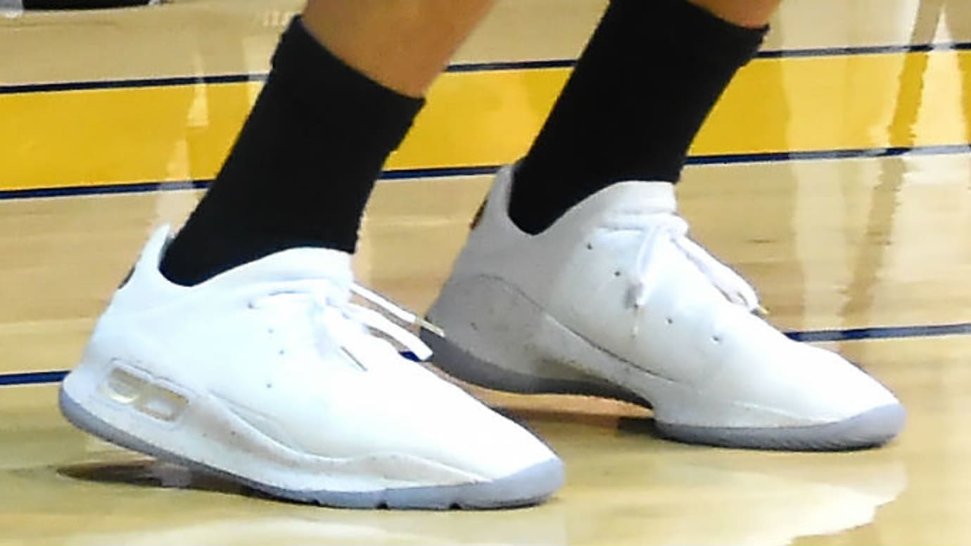 curry 4 low white