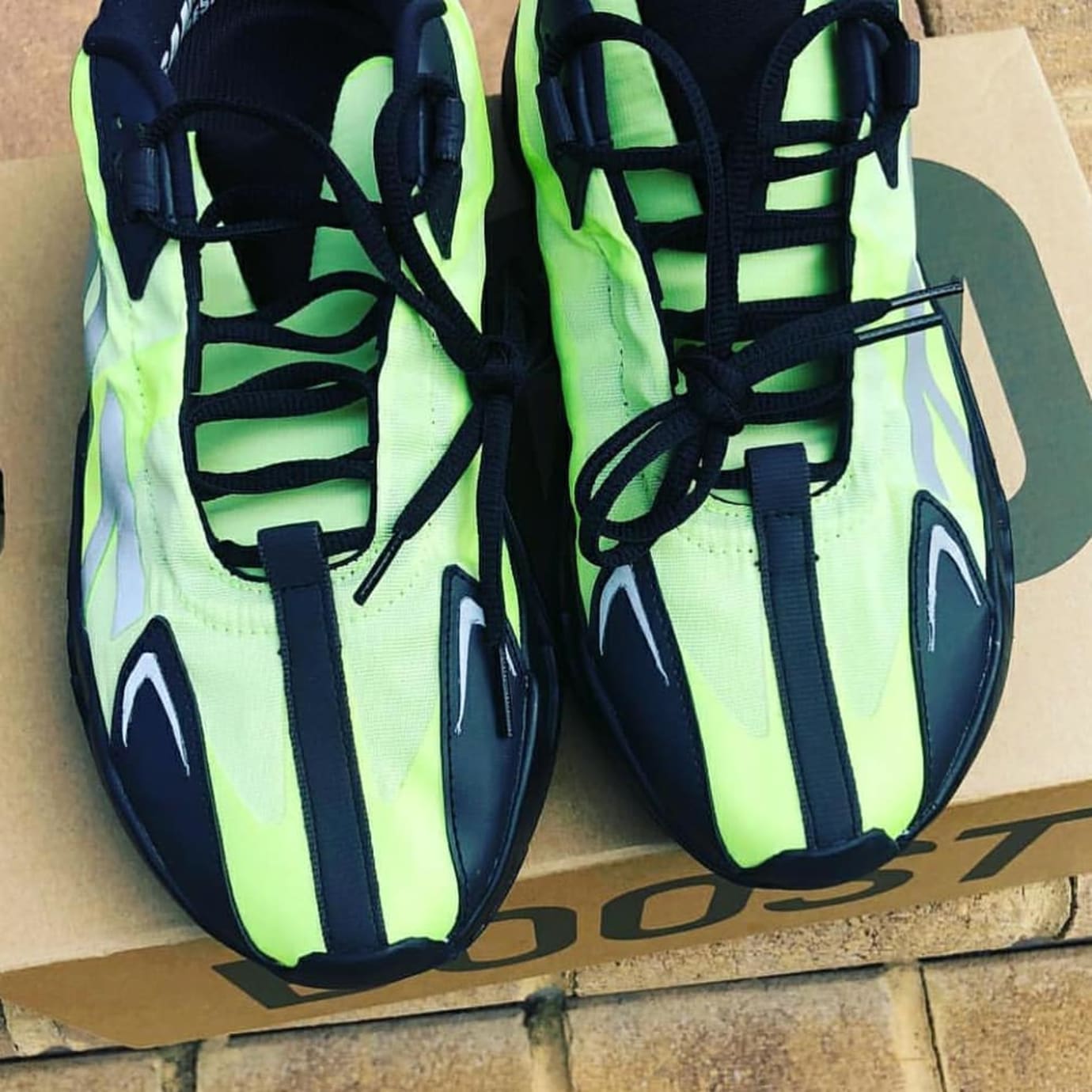 lime green yeezy 700