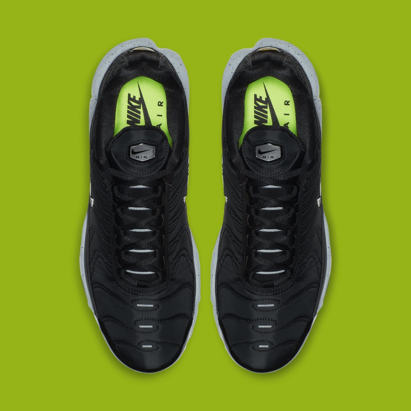 nike air max plus prm black matte silver & volt