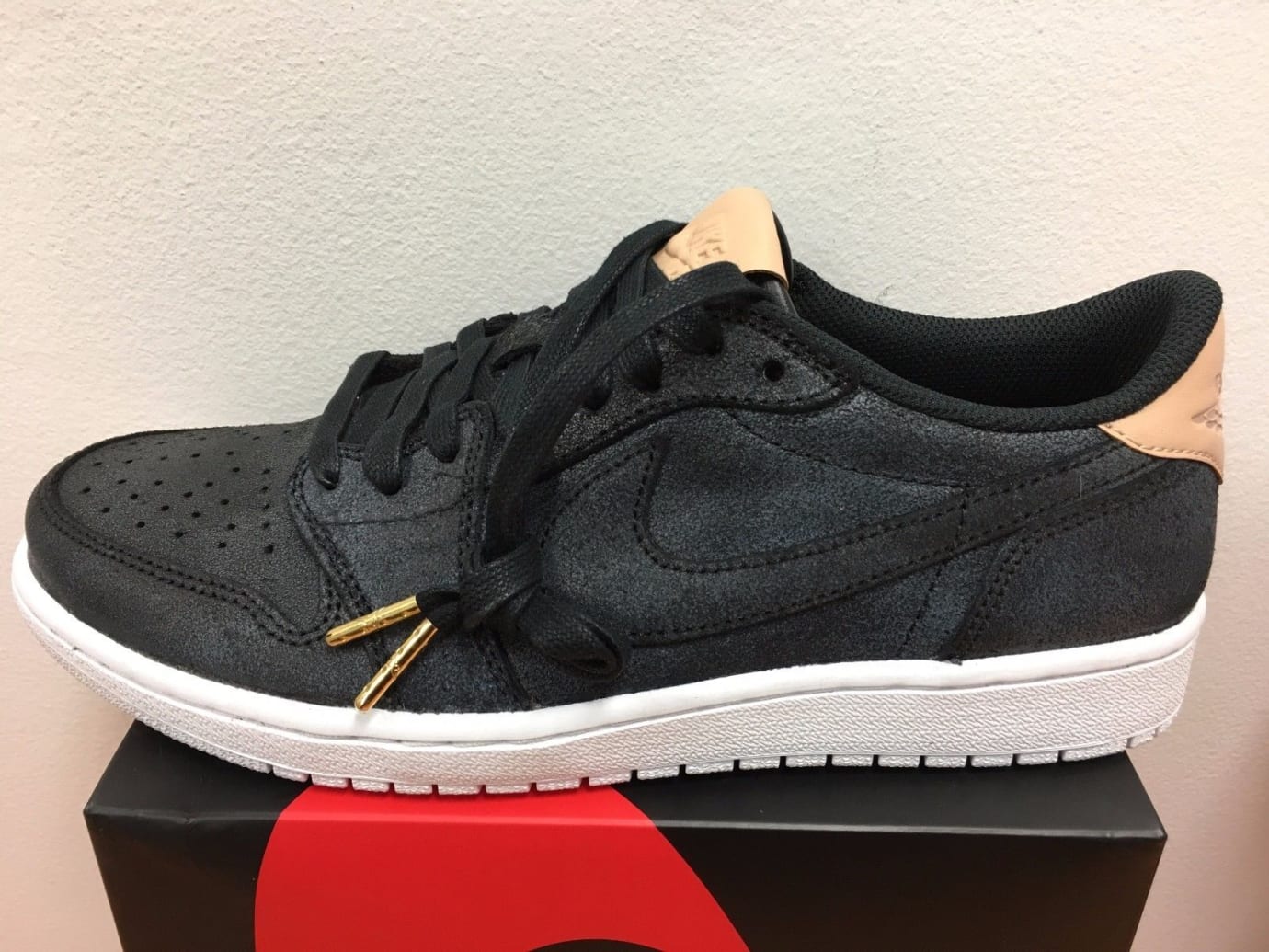 black vachetta jordan 1 low