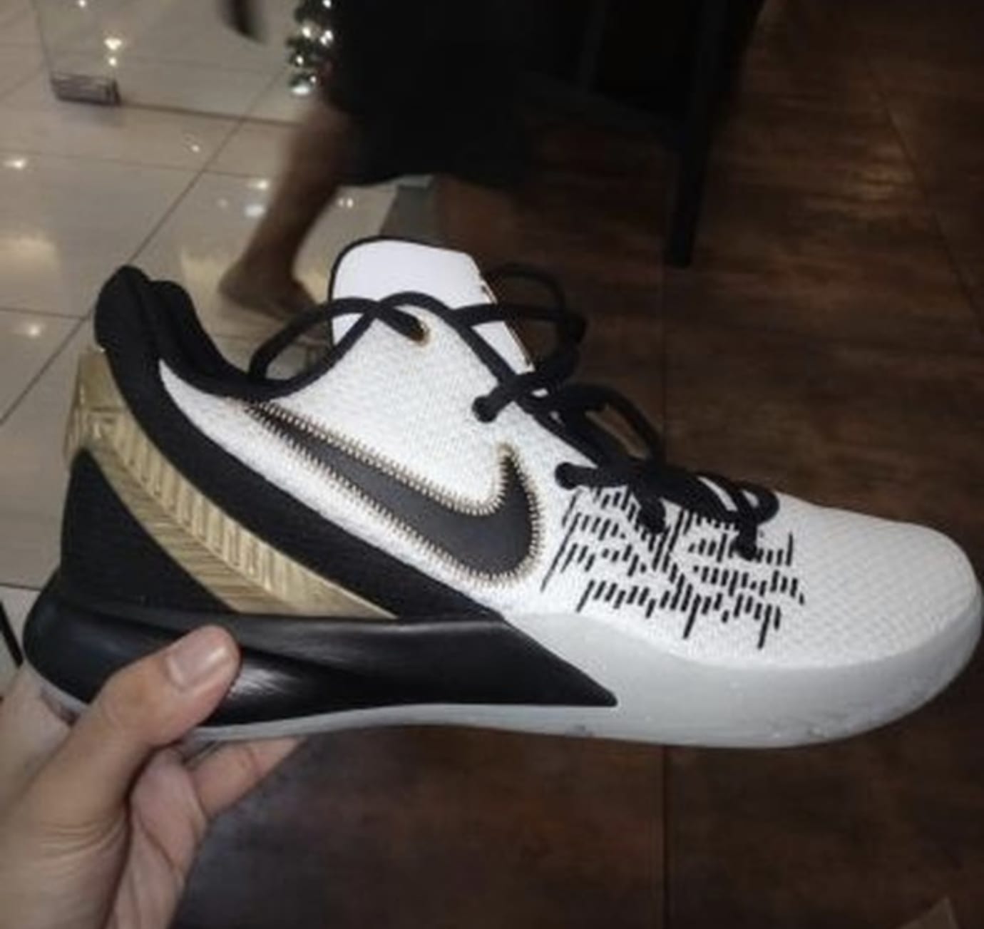 kyrie flytrap 2 giá