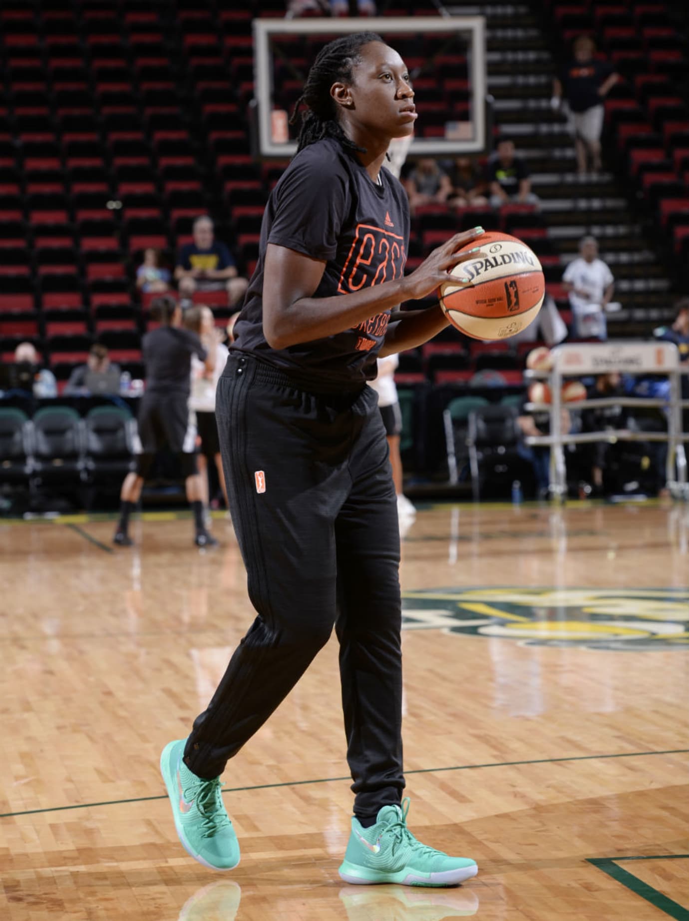 kyrie 5 wnba