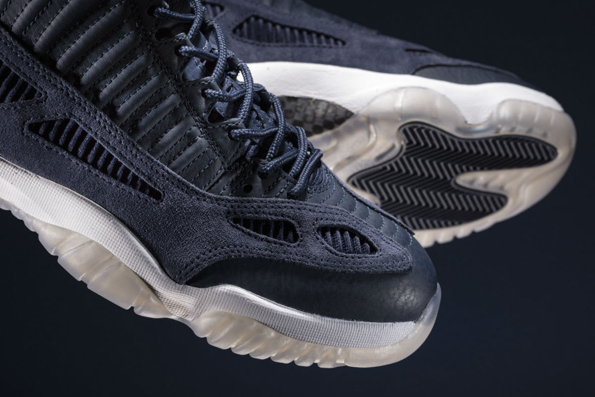 navy jordan 11