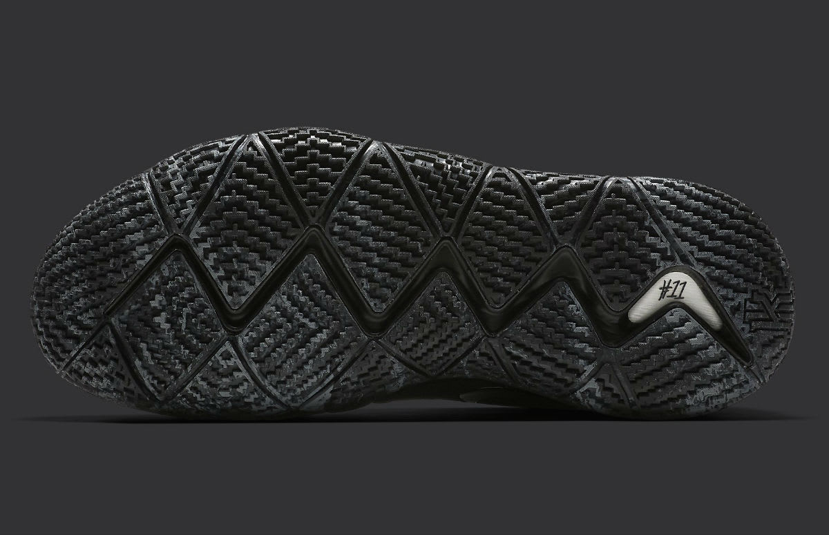 kyrie 4 triple black
