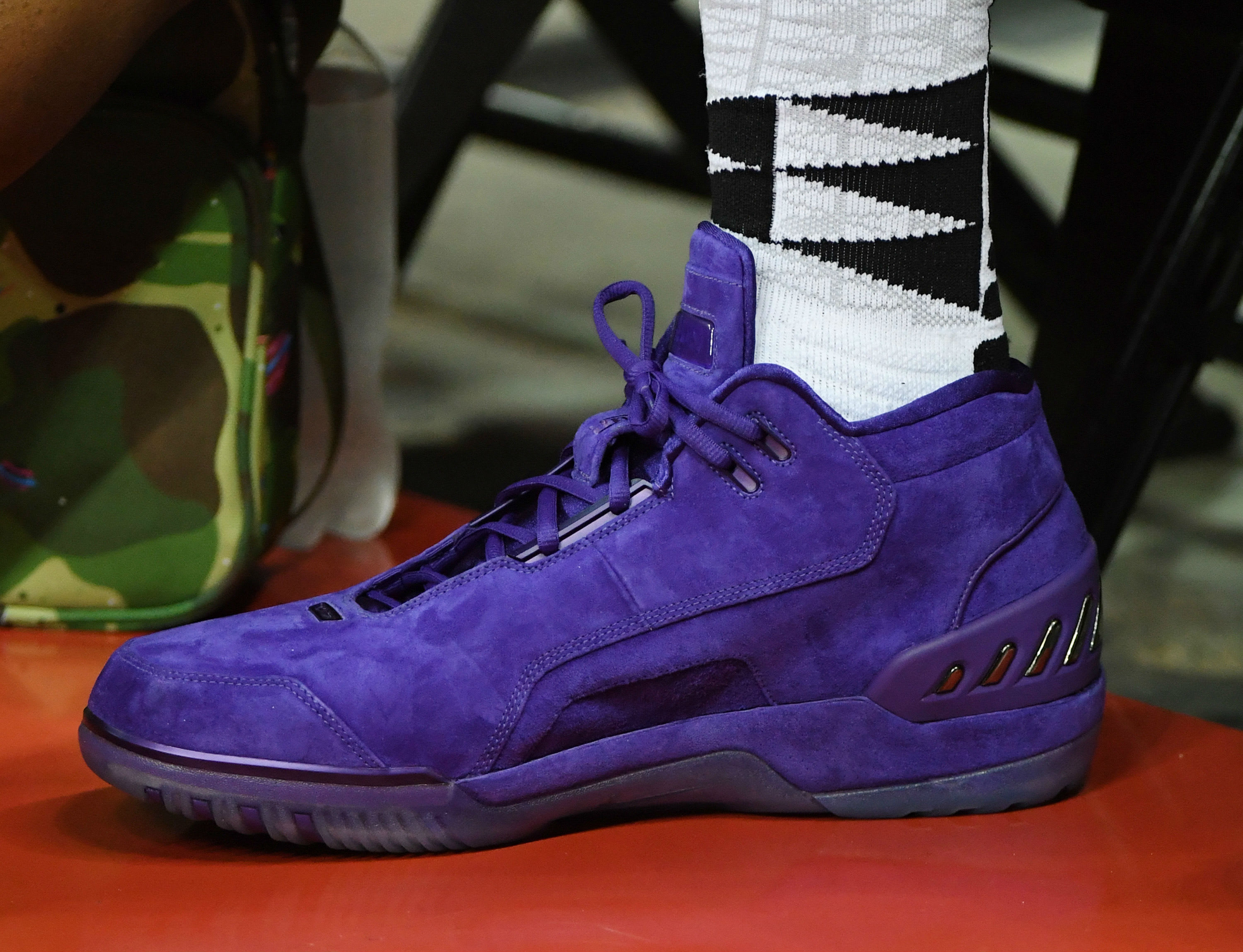 lebron lakers purple