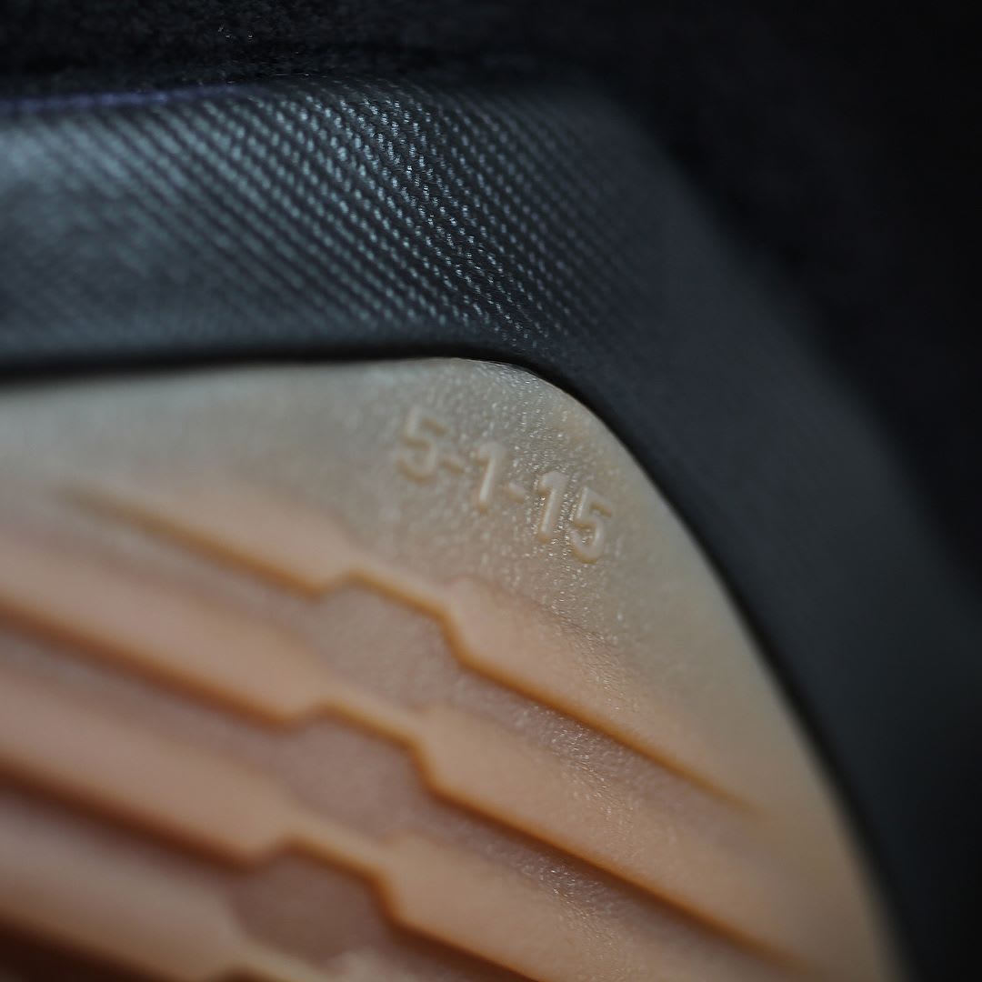 nike white shoes latest