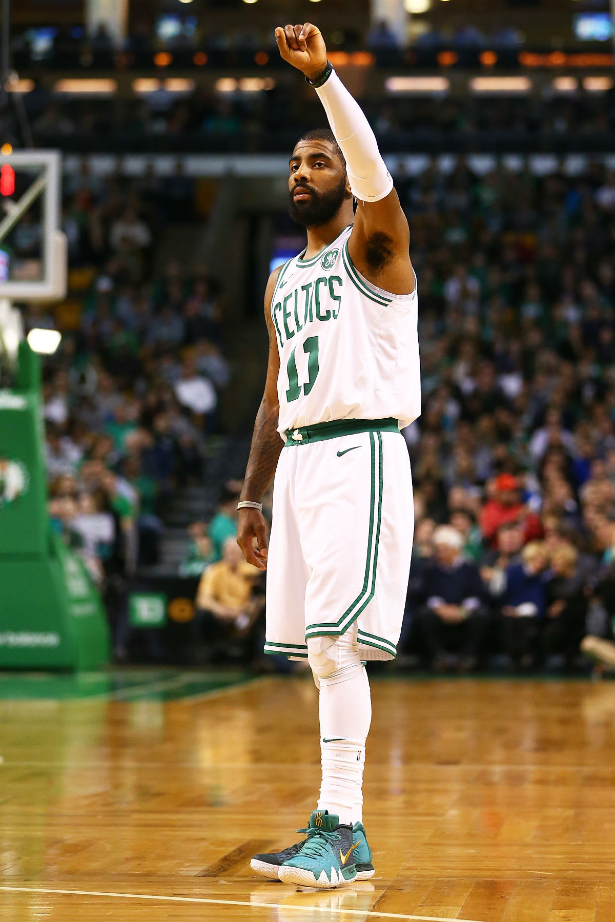 kyrie 4 celtics pe