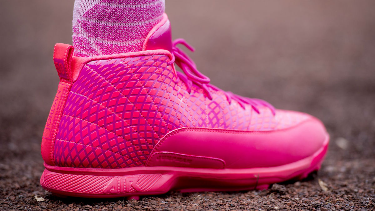 new balance mother's day baseball cleats