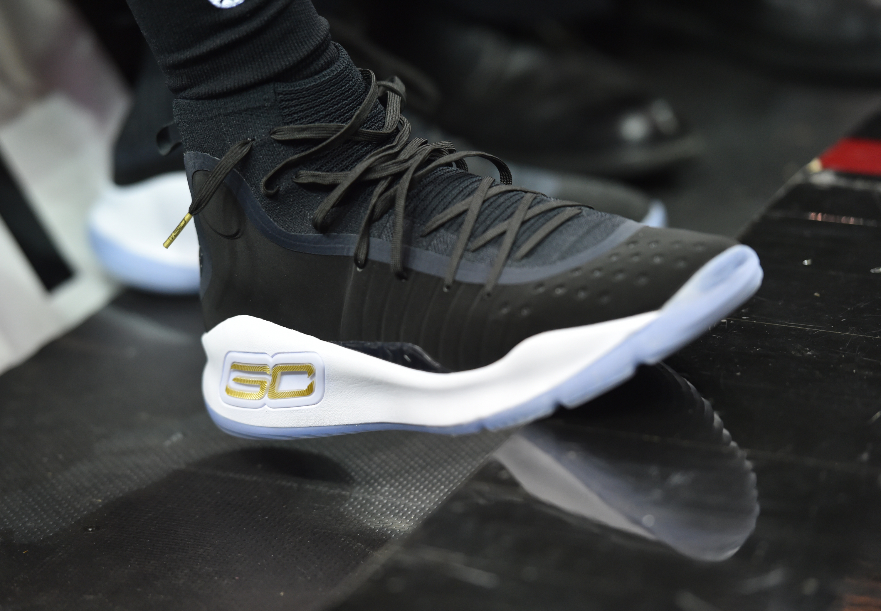 under armour curry 4 black white