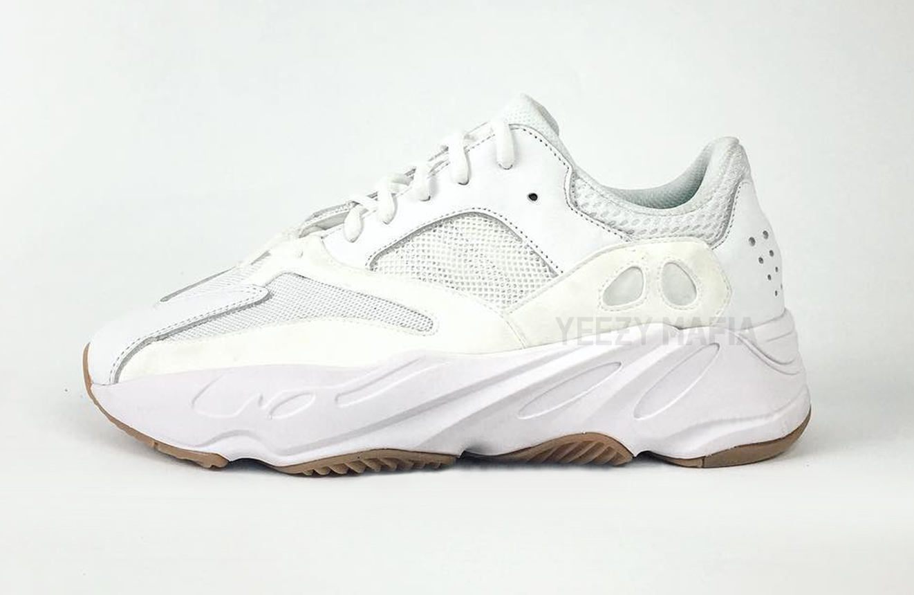 adidas yeezy boost 700 blanche