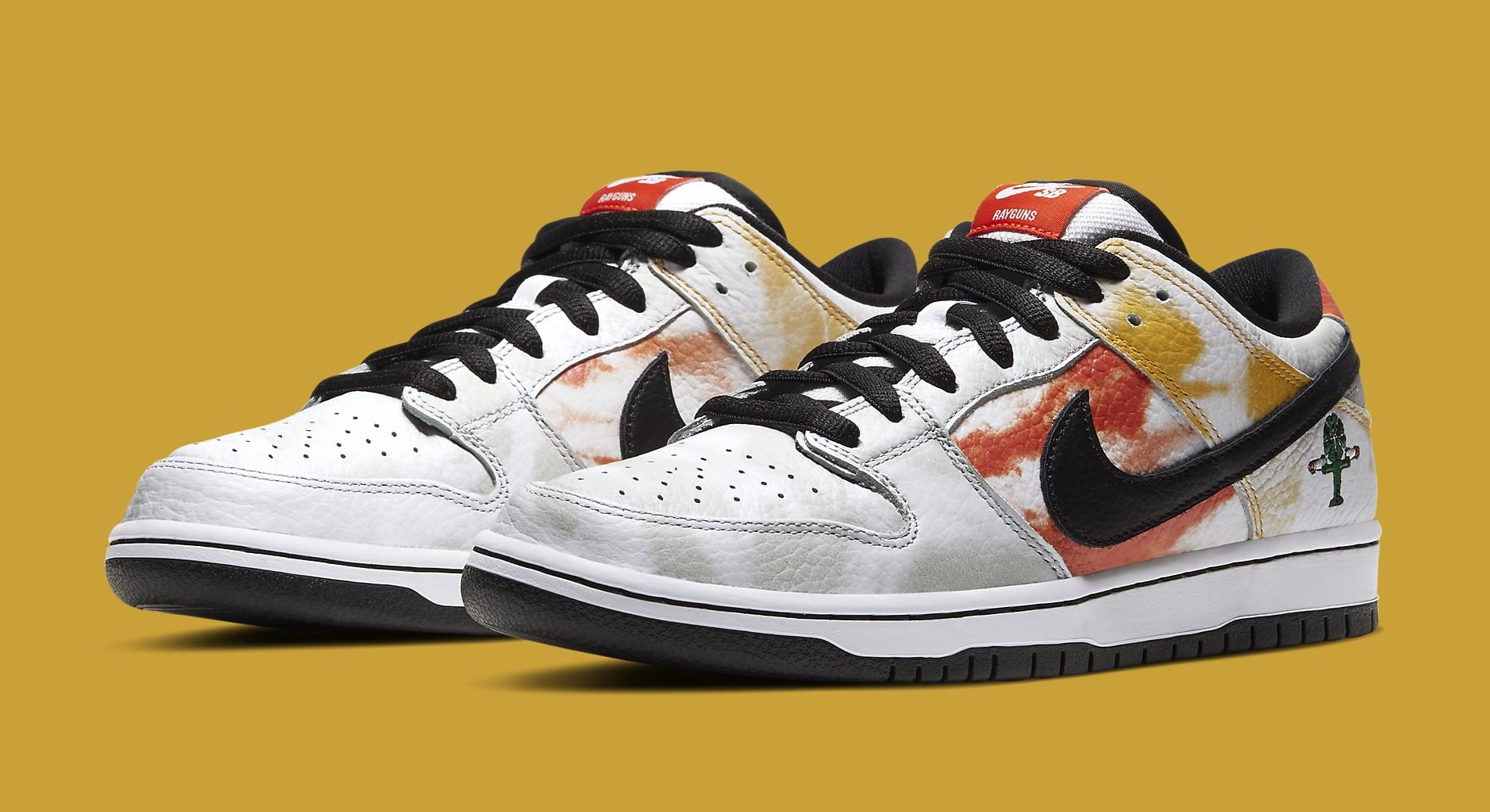 Кроссовки nike toyota. Nike SB Dunk Low. Nike Dunk Low Raygun White. Nike SB Dunk. Nike Dunk Low Tie Dye.