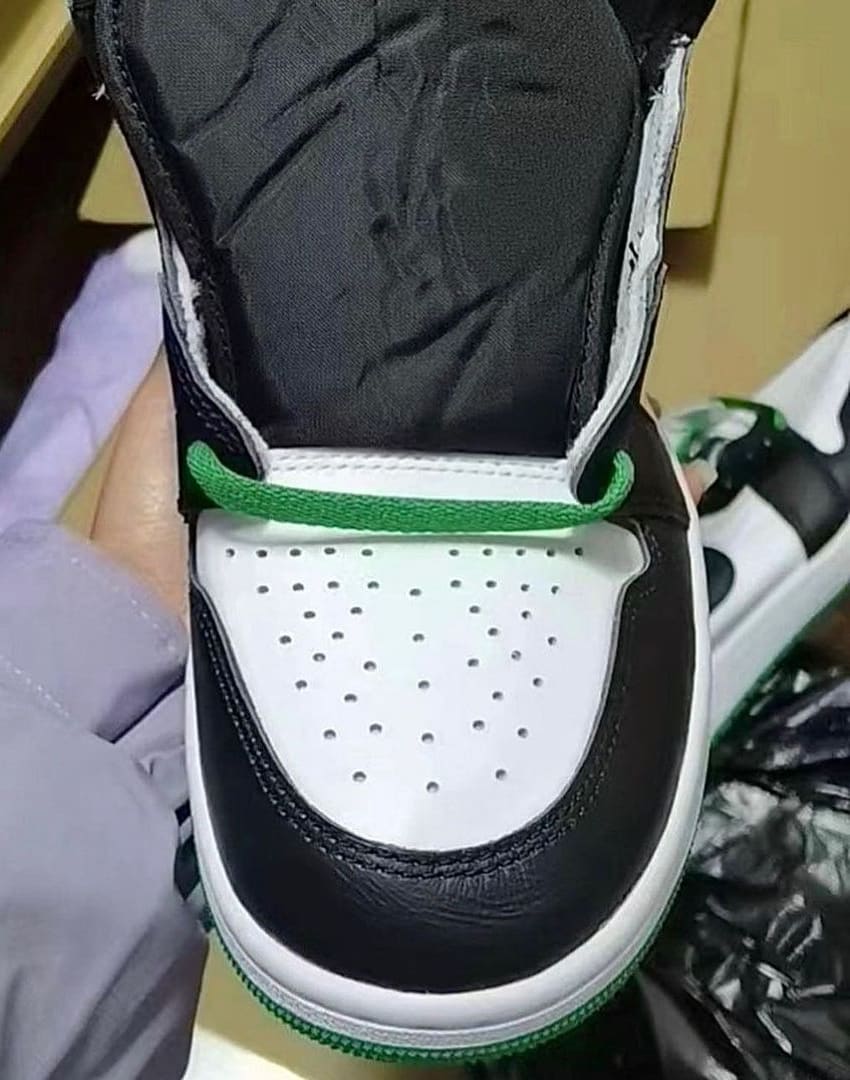 Air Jordan 1 High OG 'Lucky Green' DZ5485-031 (Toe)