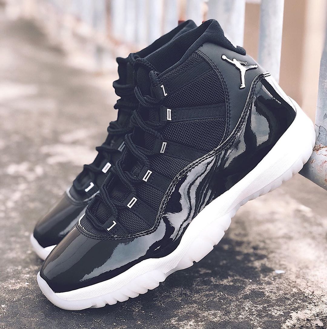 black jordans 11 retro