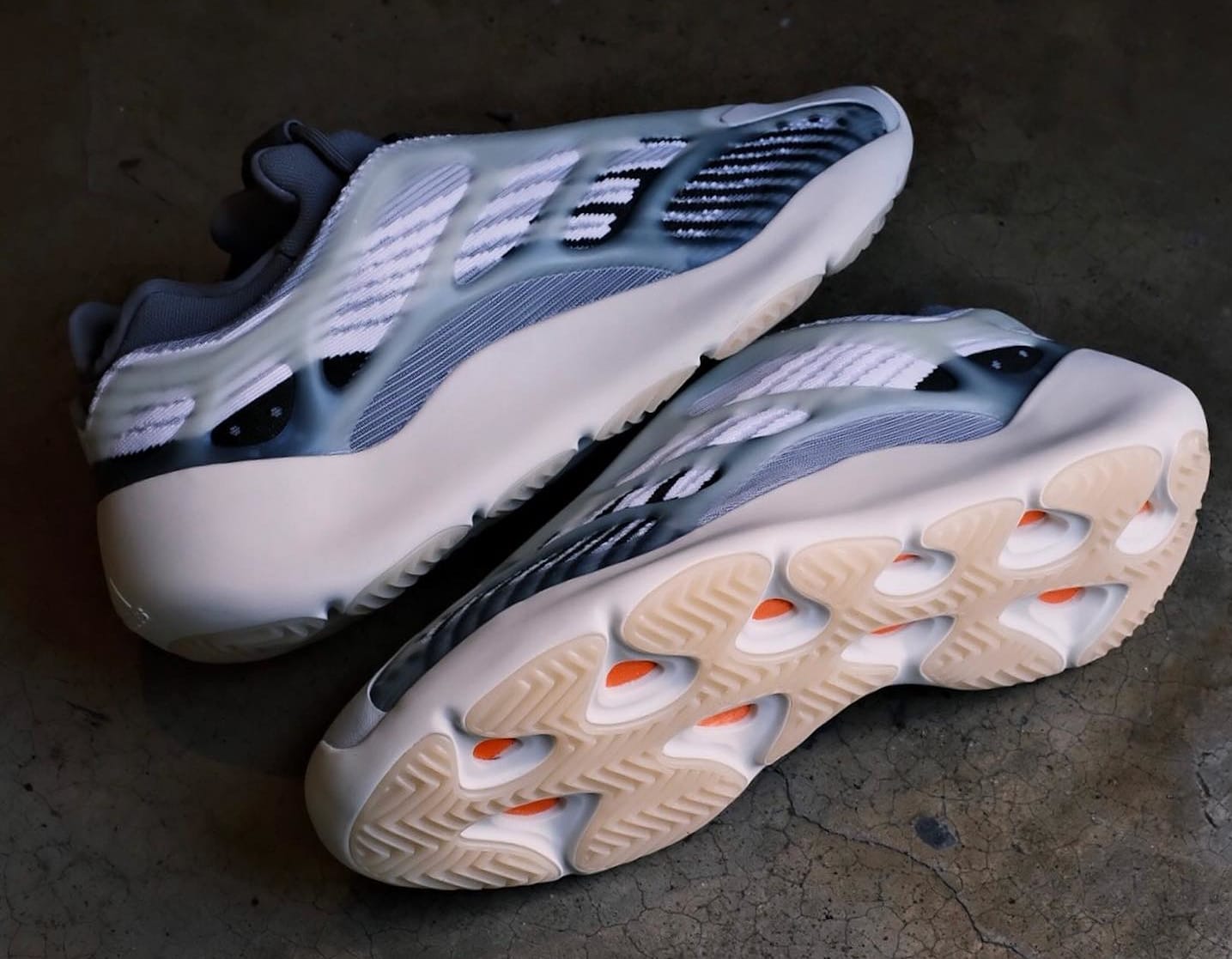 Adidas Yeezy 700 V3 'Fade Salt' Side
