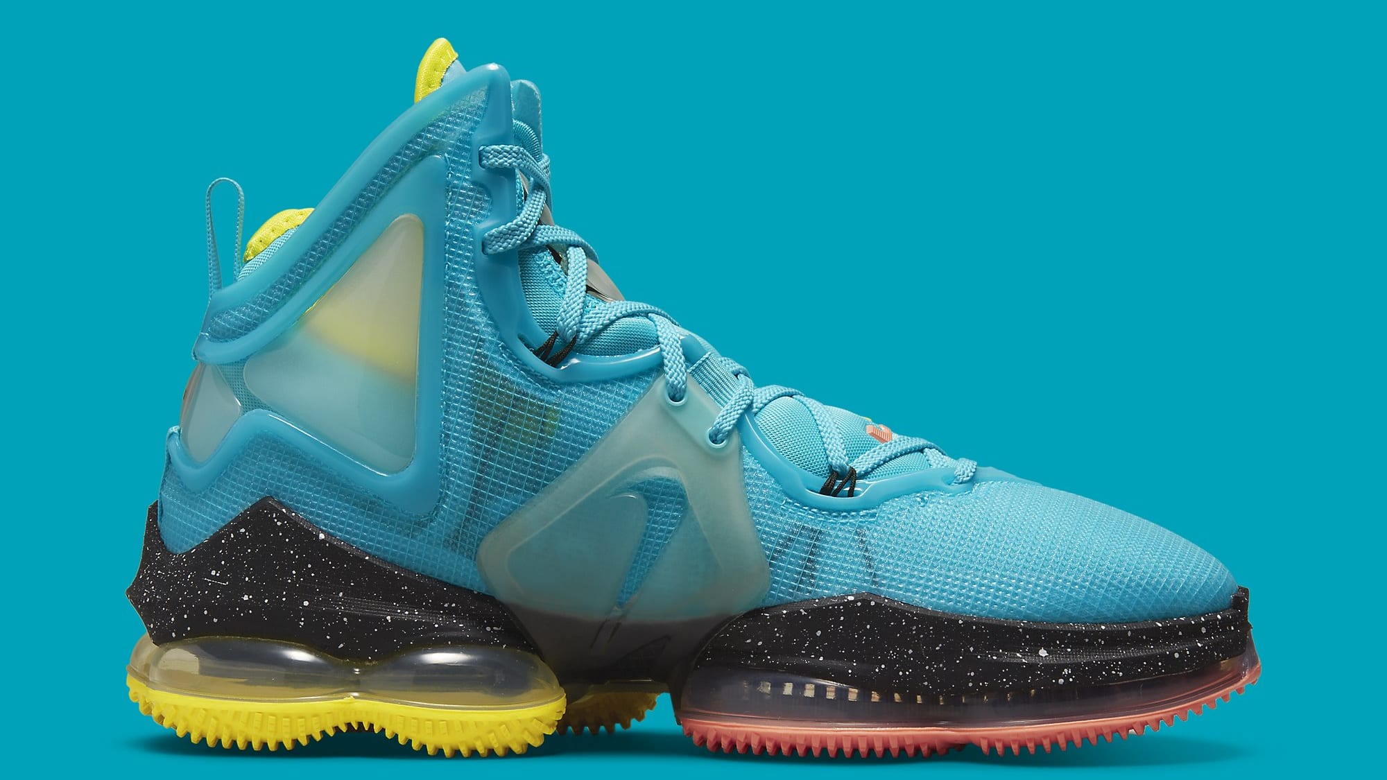 Lebron Christmas Shoes 2022 Nike Lebron Xix 19 Christmas Release Date Dc9338 400 | Sole Collector