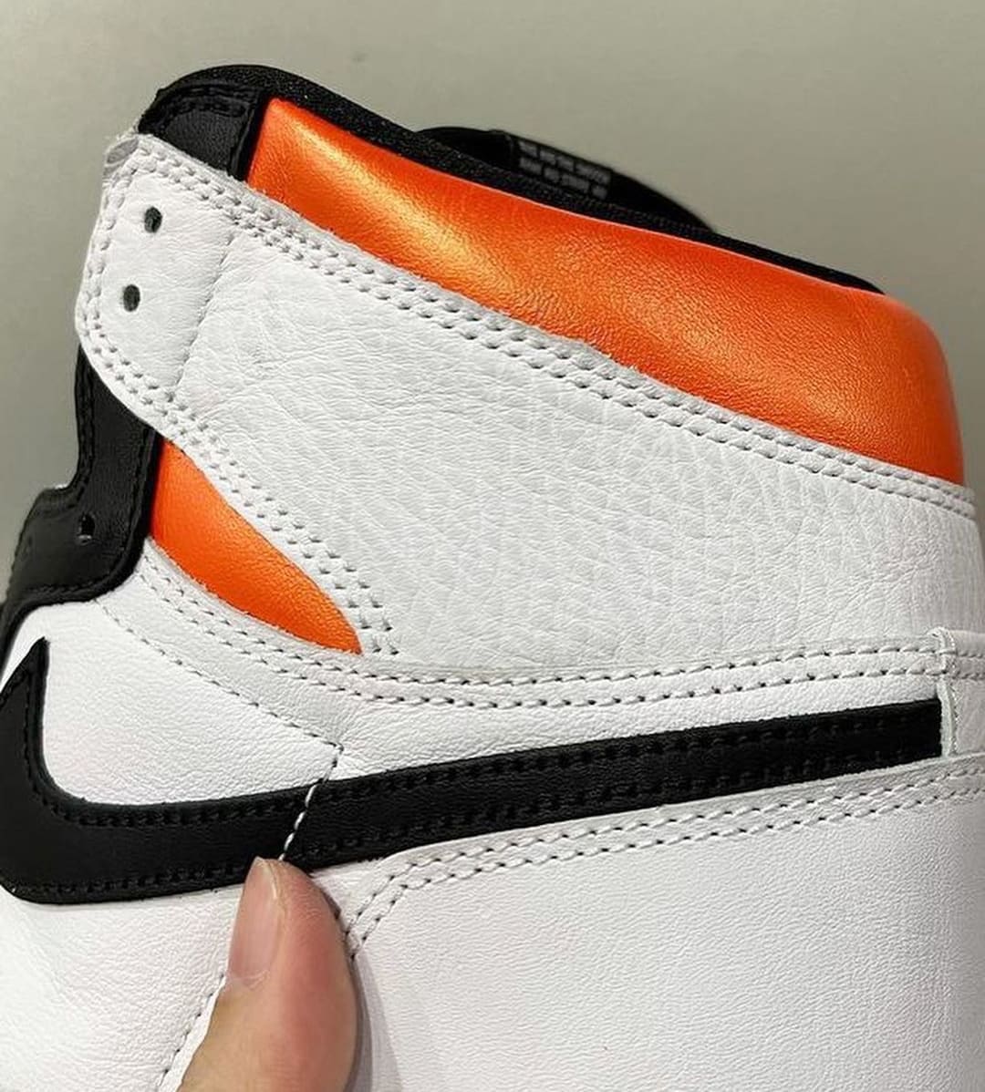 Air Jordan 1 Retro High OG 'Electro Orange' 555088-180 Heel