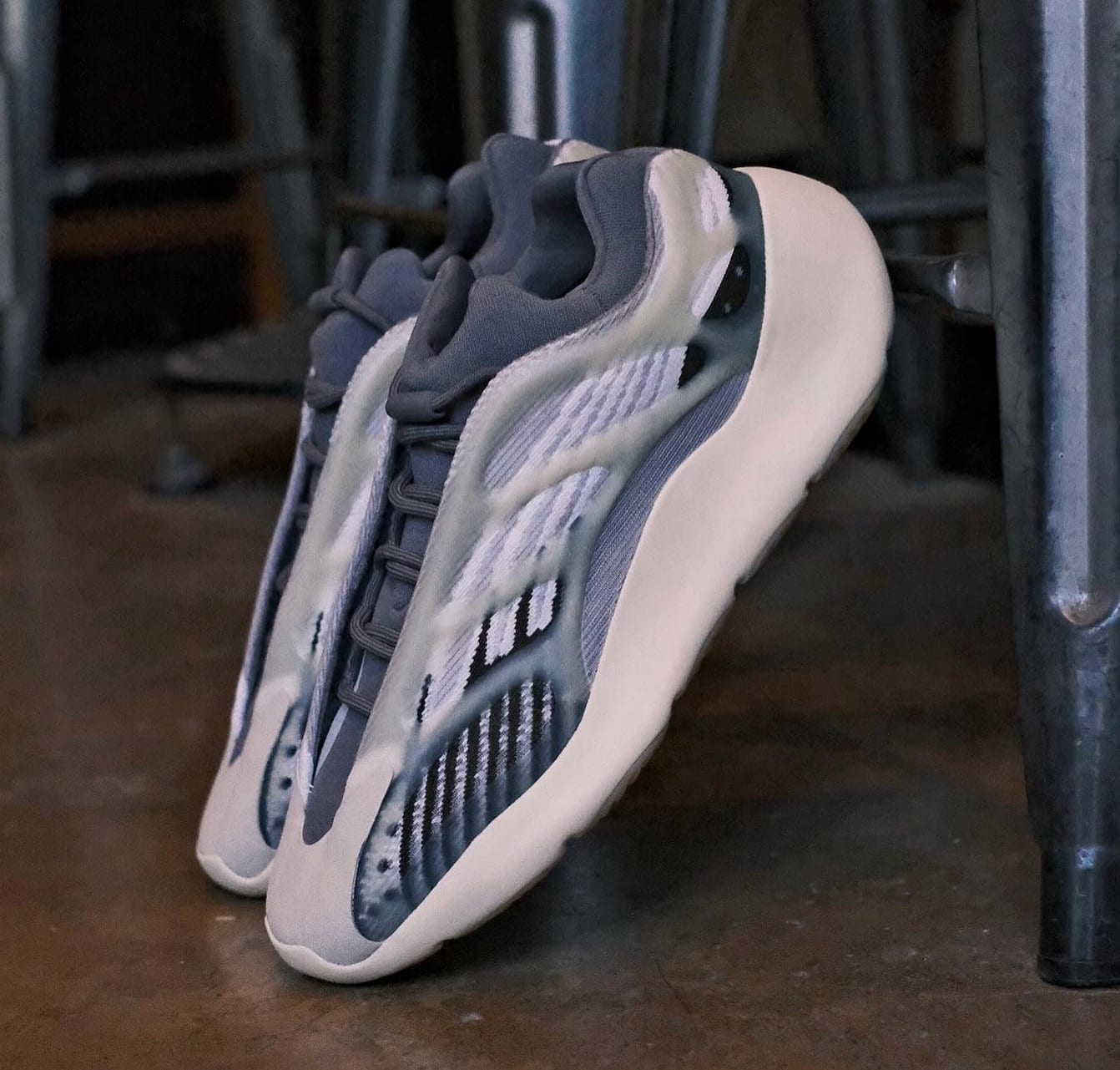 700 v3 fade salt on feet