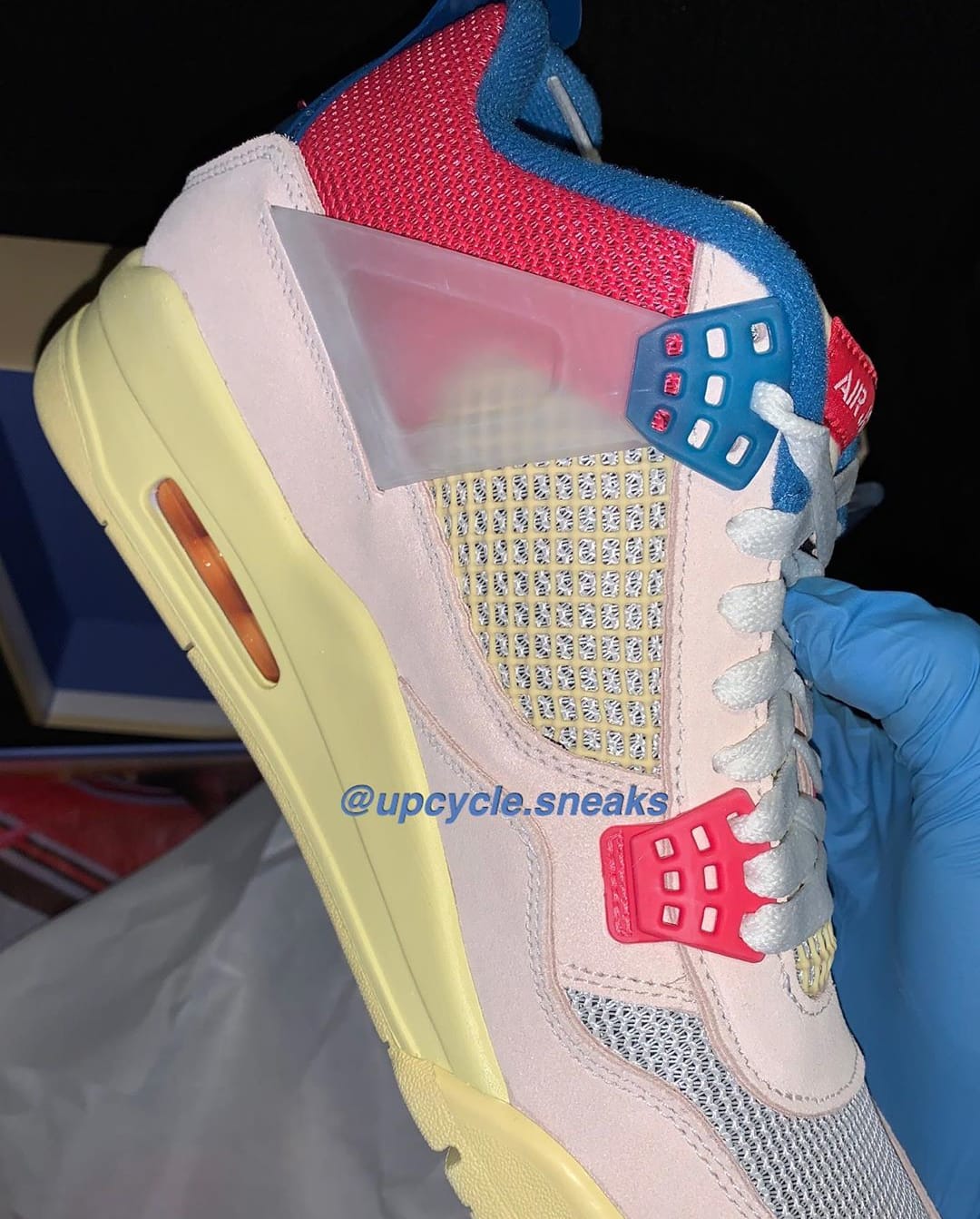 Union x Air Jordan 4 Guava Ice/Light Bone-Brigade Blue-Light Fusion Red DC9533-800 Medial