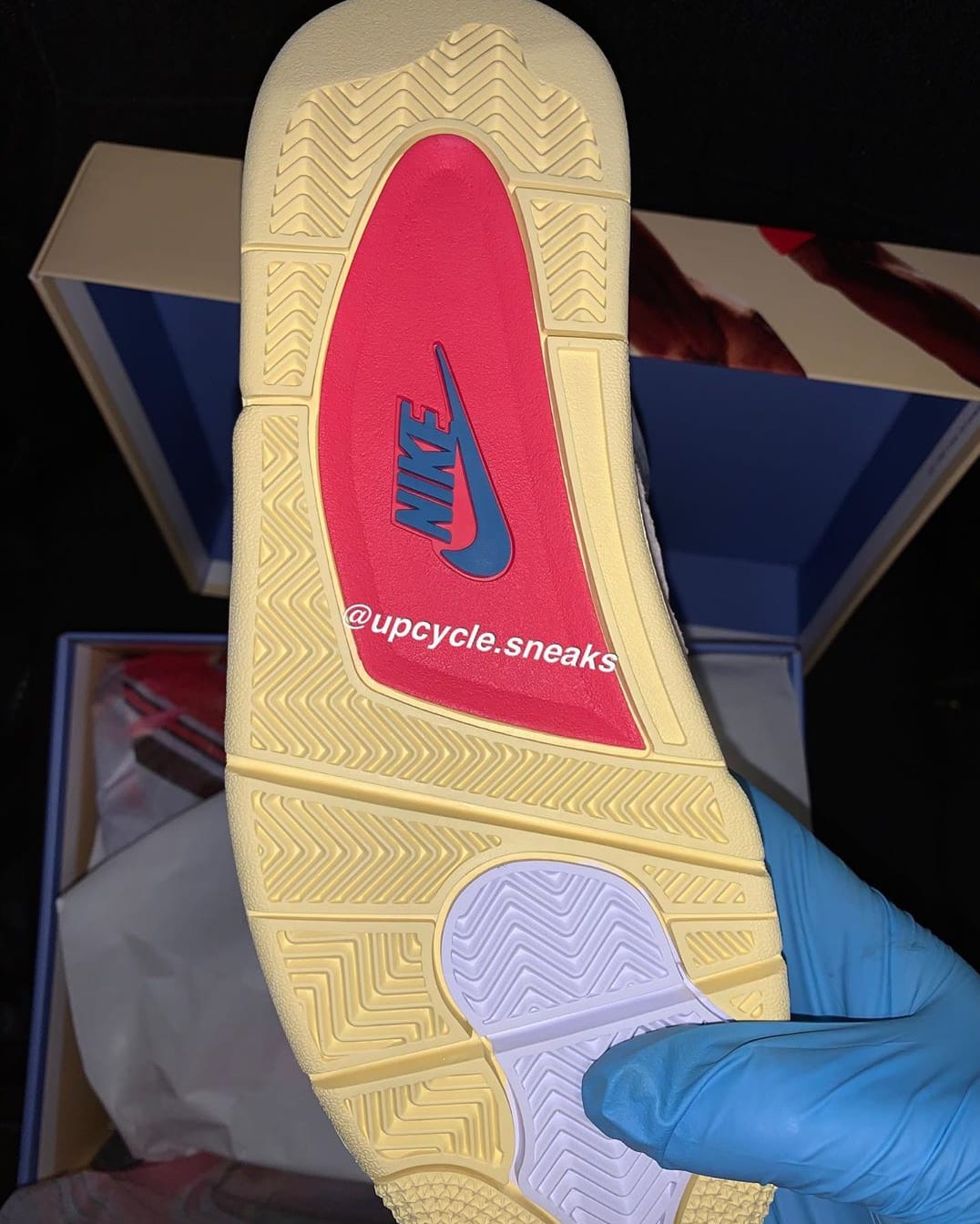 Union x Air Jordan 4 Guava Ice/Light Bone-Brigade Blue-Light Fusion Red DC9533-800 Outsole