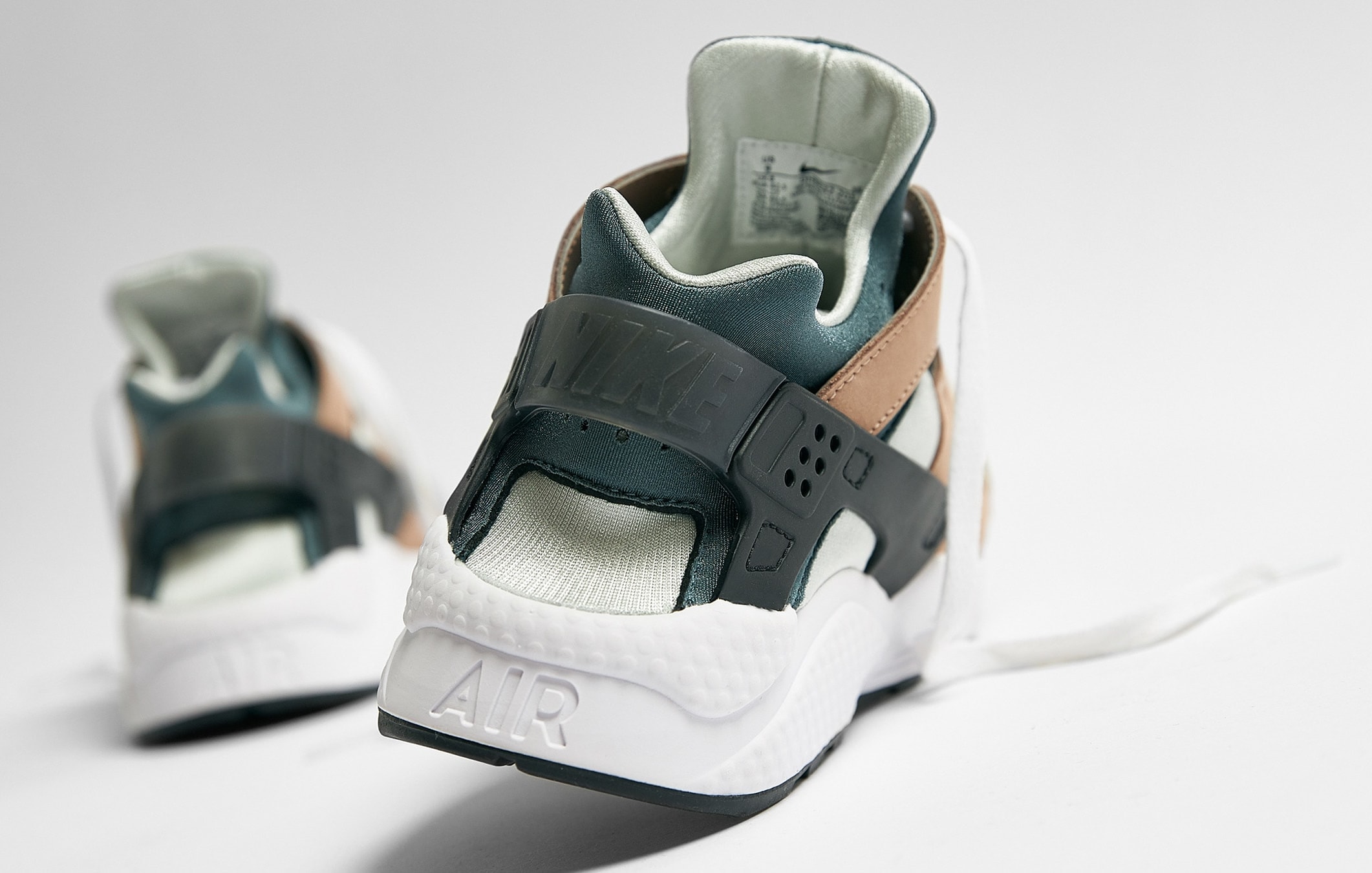 Nike Air Huarache 'Escape' DH9532-201 Heel