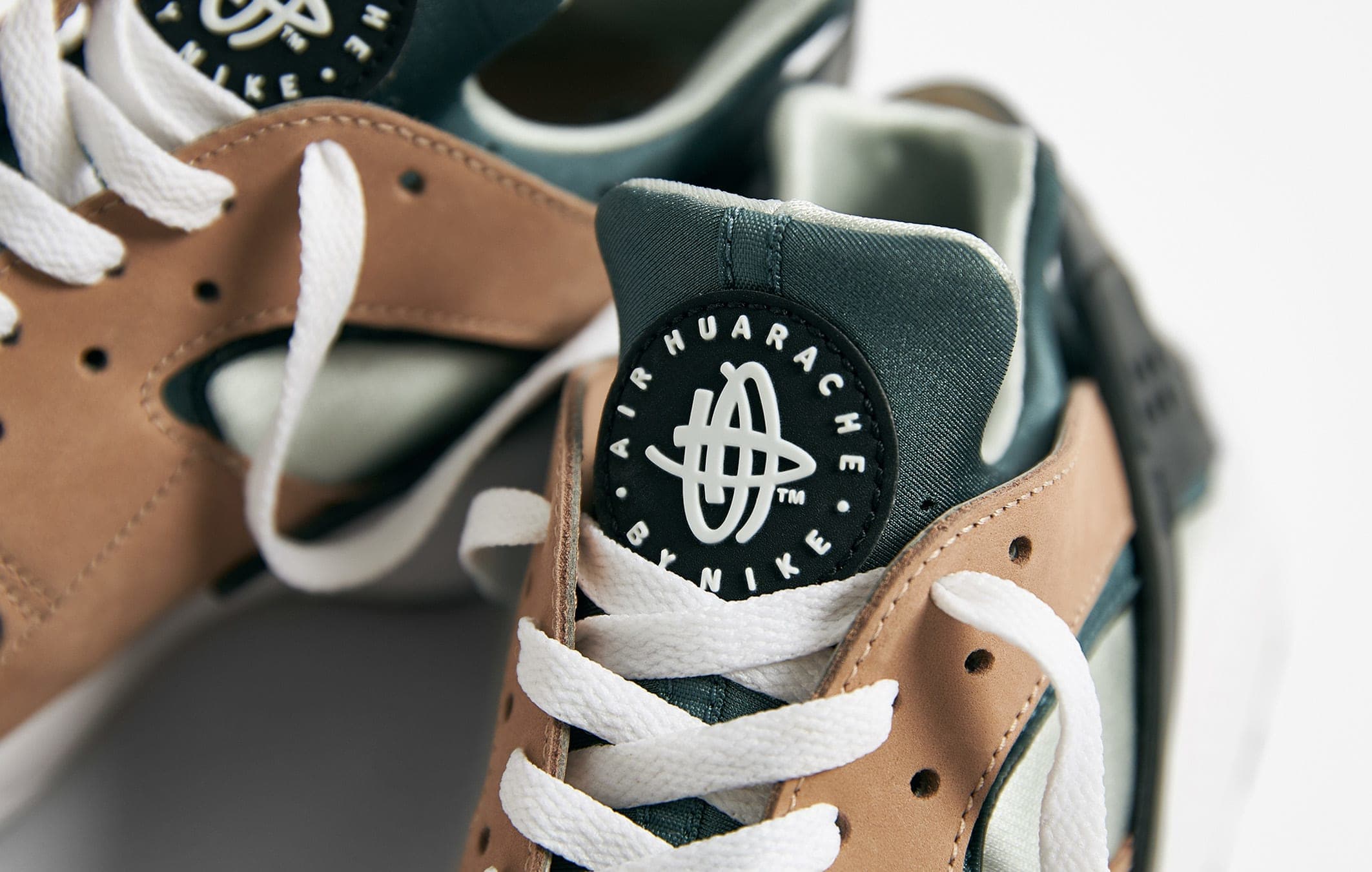 Nike Air Huarache 'Escape' DH9532-201 Tongue