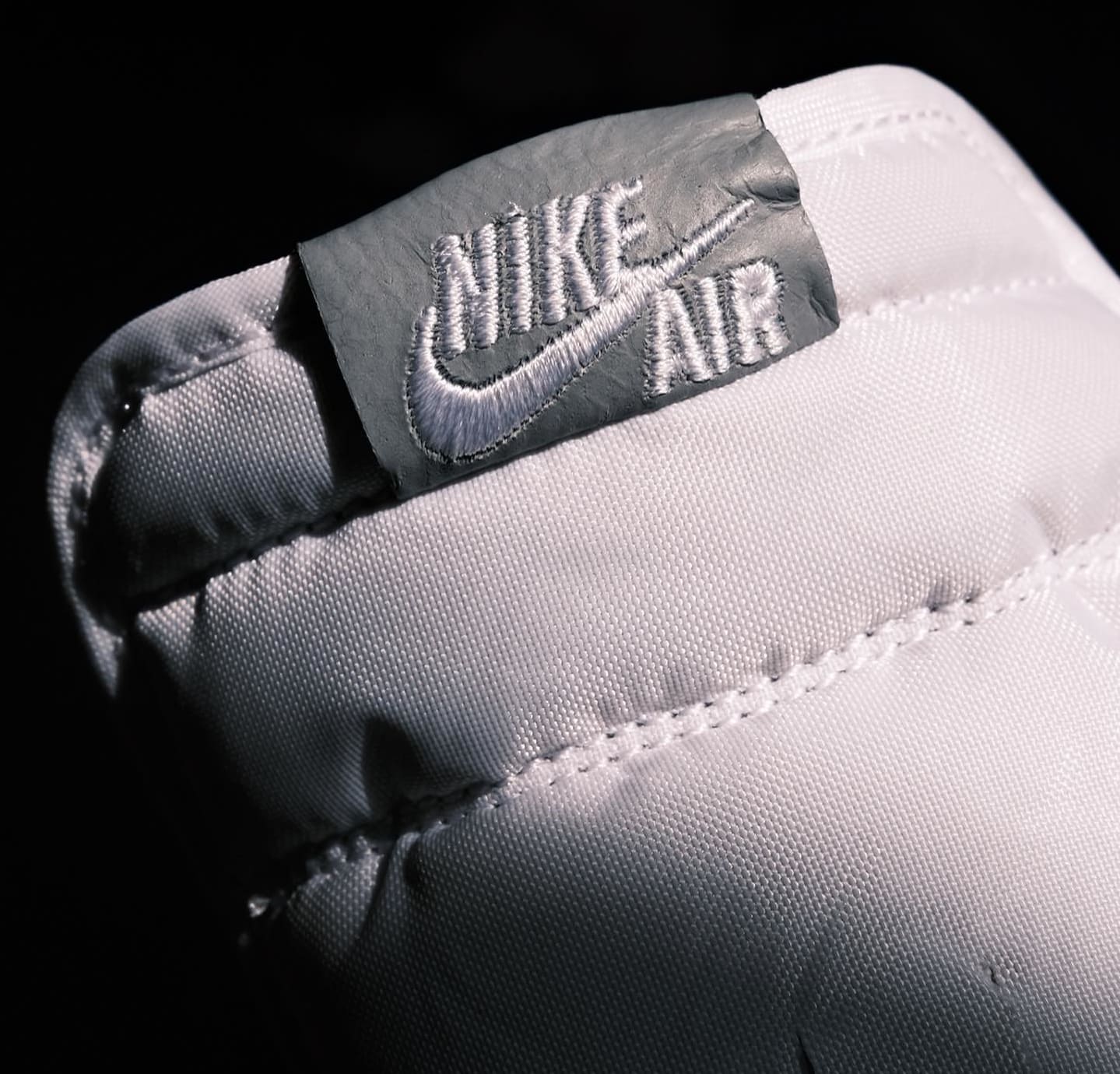 Air Jordan 1 High OG 'Stealth' Tongue