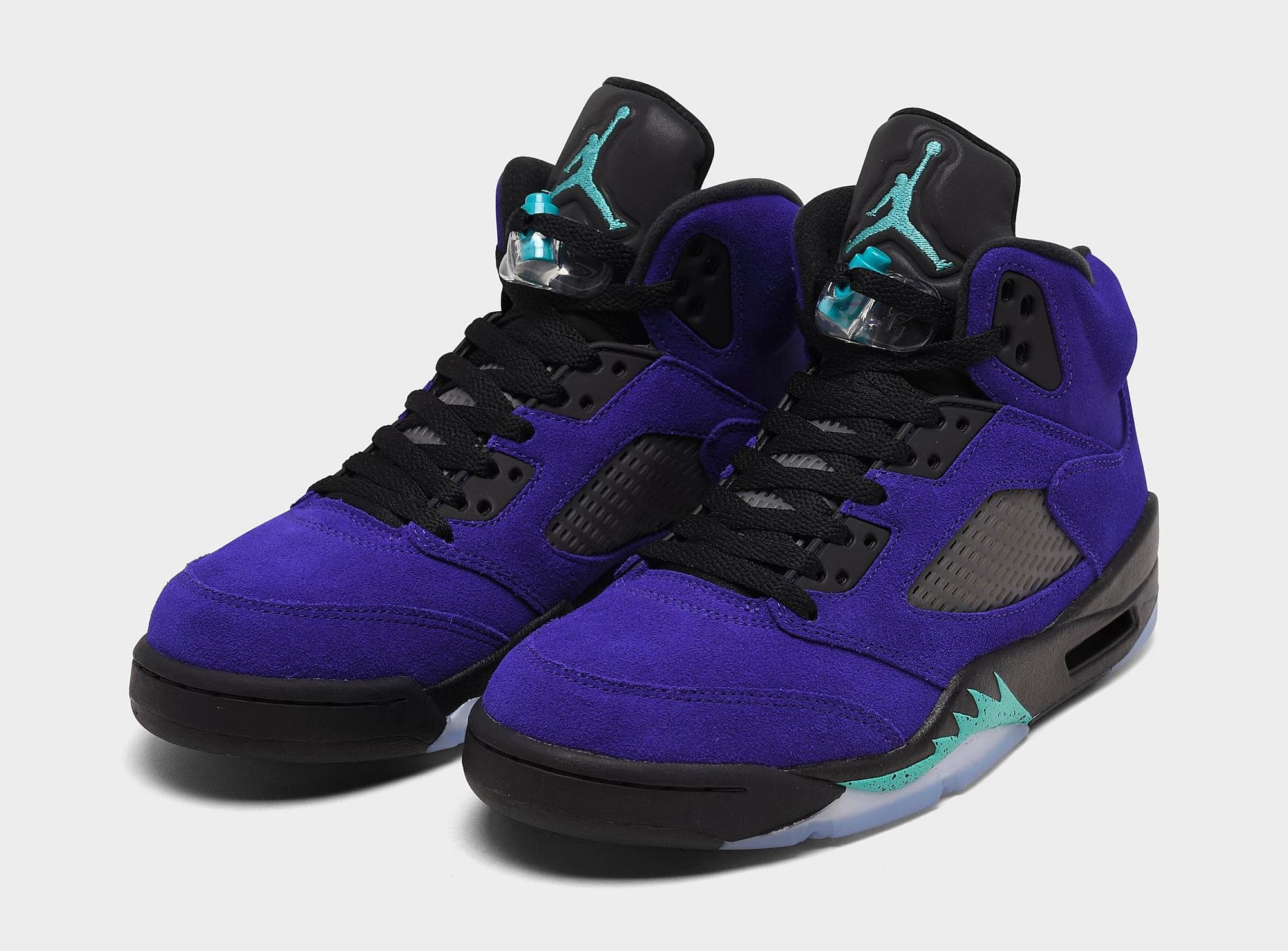 Air Jordan 5 &quot;Alternate Grape&quot; Official Images Revealed