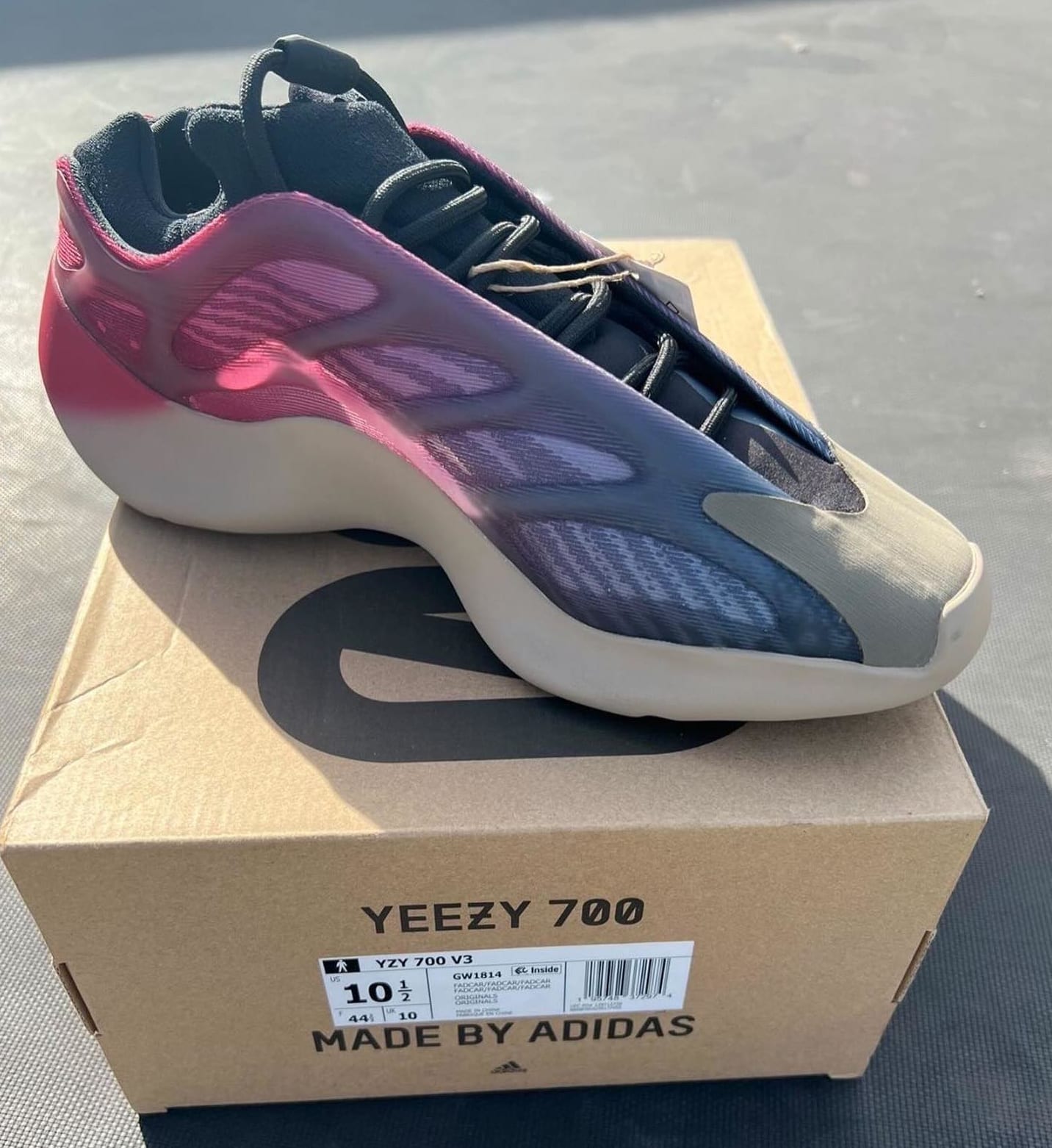 adi yeezy 700