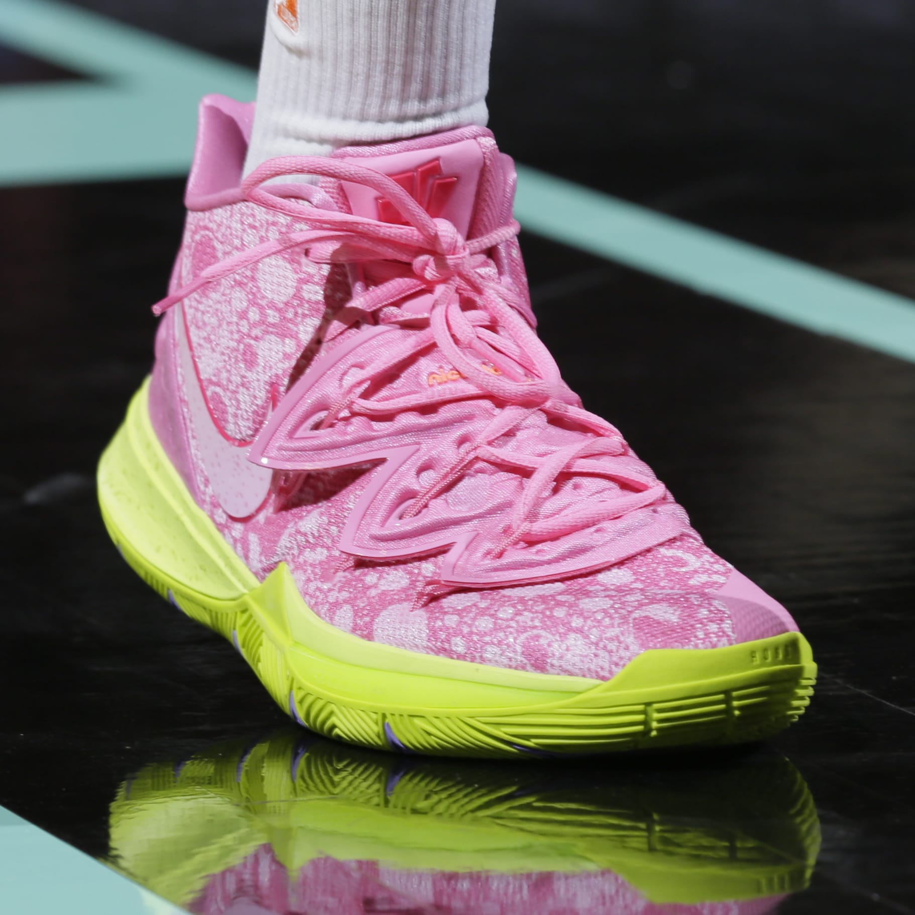 spongebob kyries pink