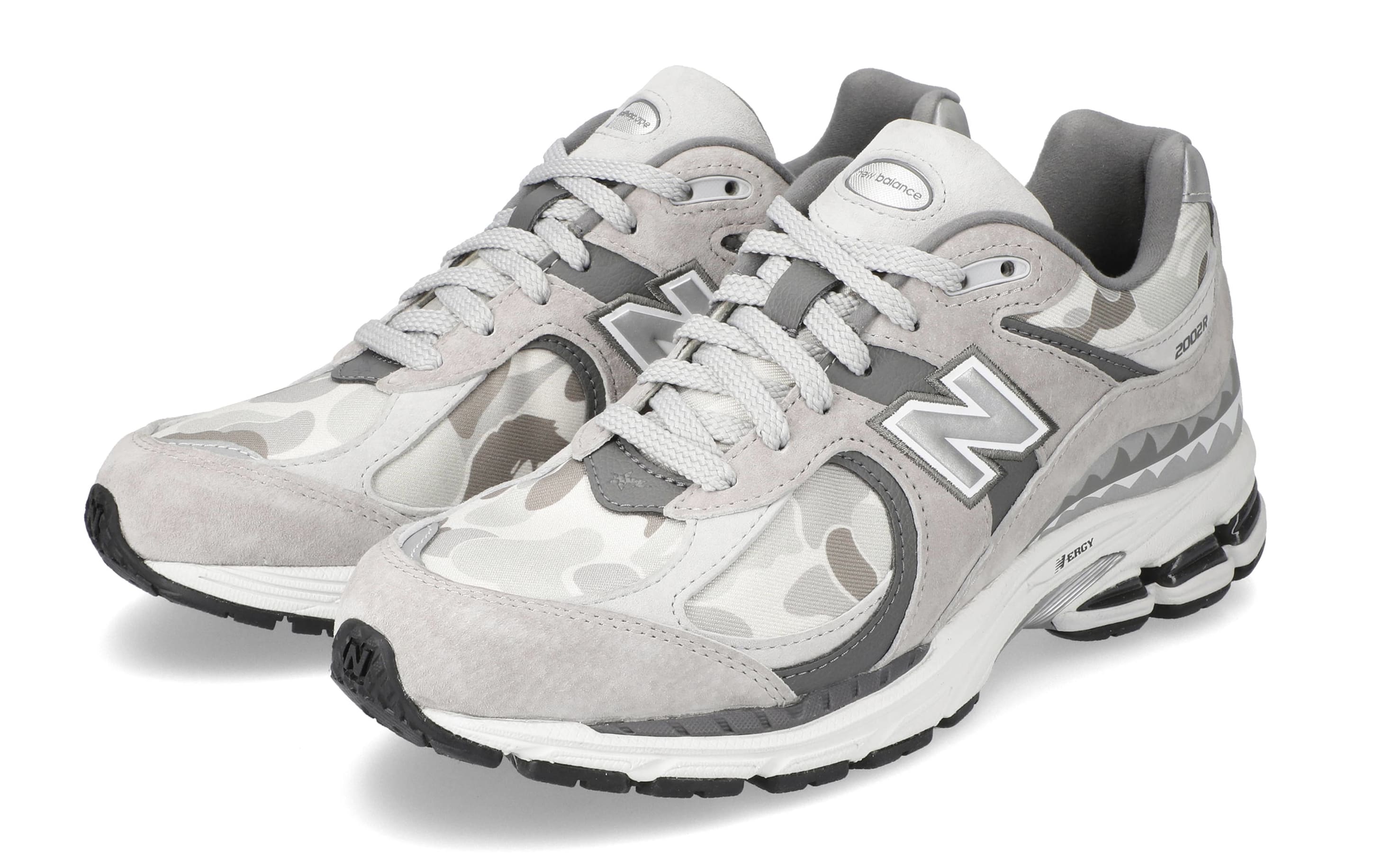 new balance x bape 2002r