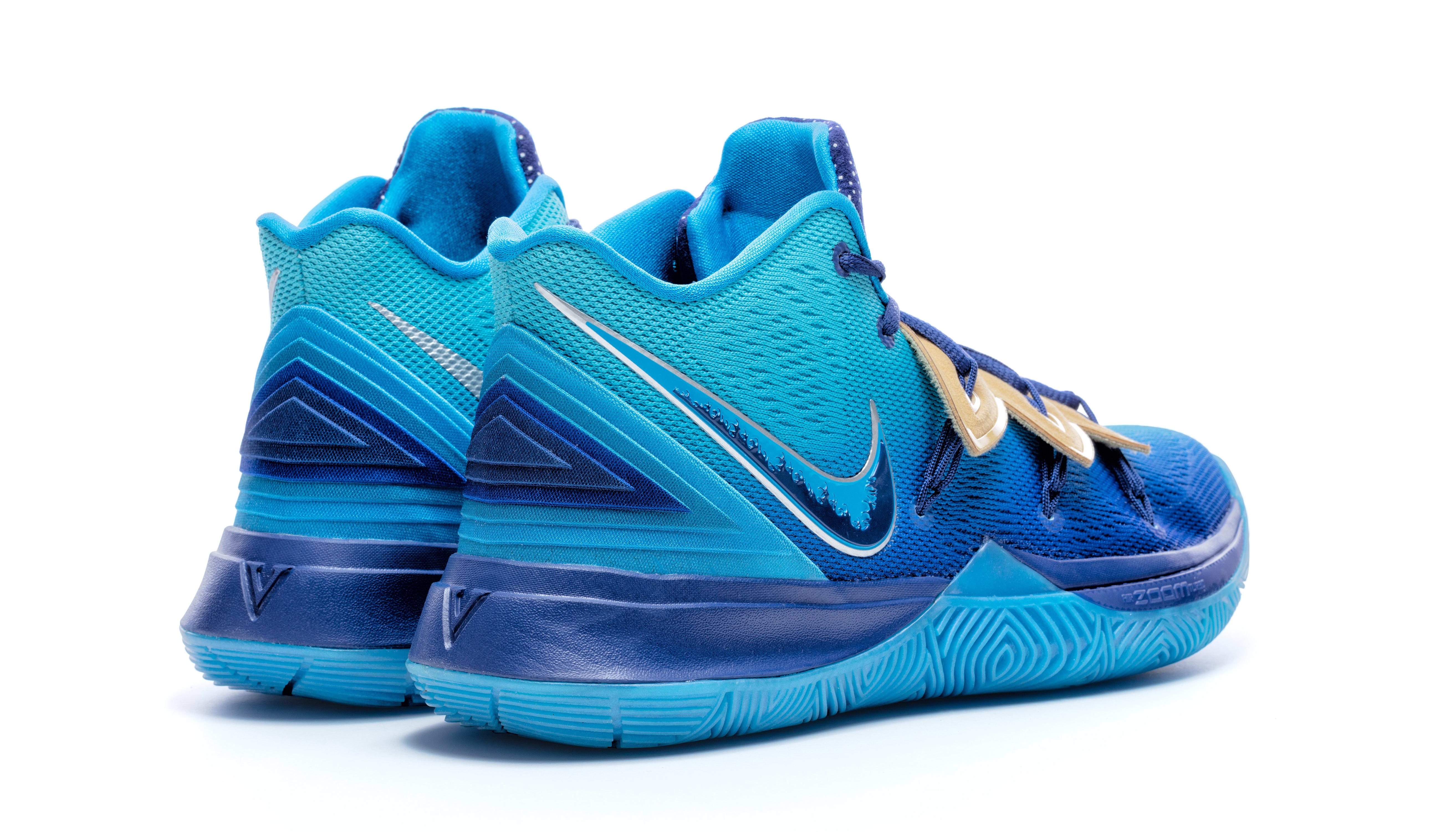 KYRIE 5 UFO Nike AO2918 400 Double clutch