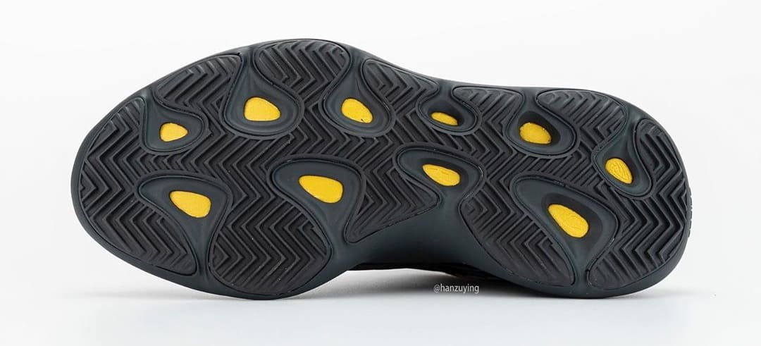 adidas-yeezy-700-v3-black-h67799-outsole