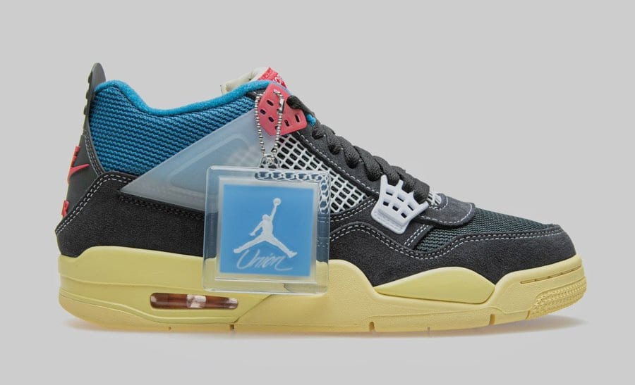 Union Air Jordan 4 Retro 'Off Noir' DC9533-001 Lateral