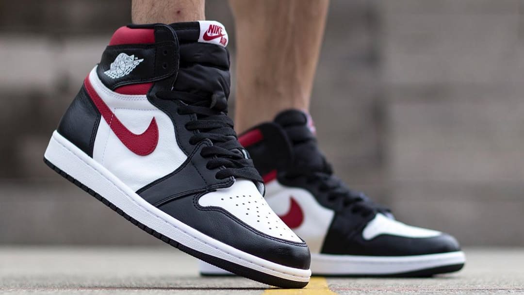 Air jordan black white sail gym red deals