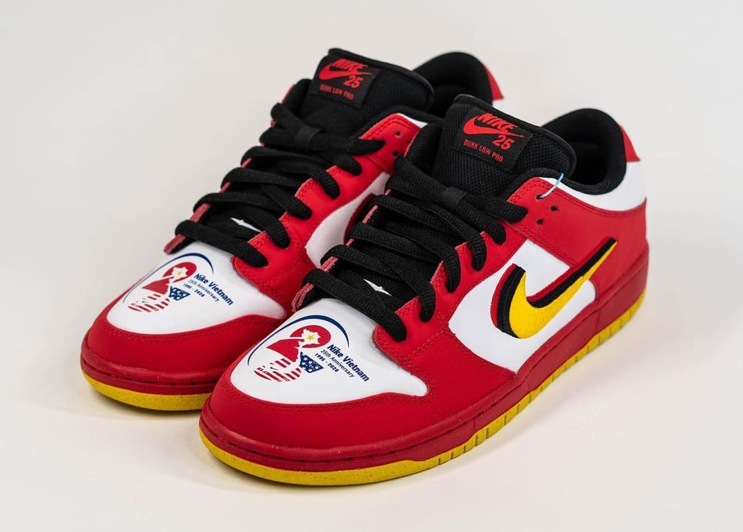 Nike SB Dunk Low 'Vietnam' Pair