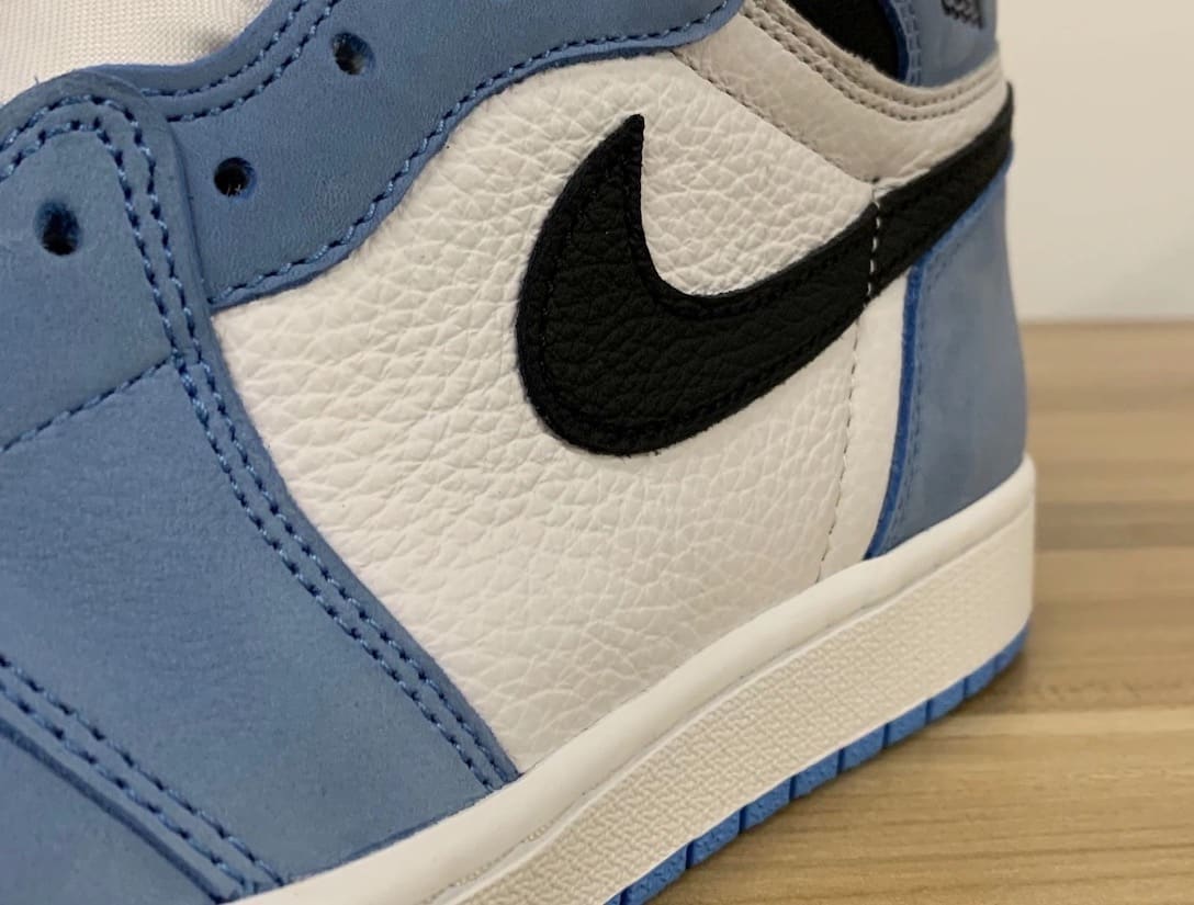 Air Jordan 1 Retro High OG 'UNC' 555088-134 Side