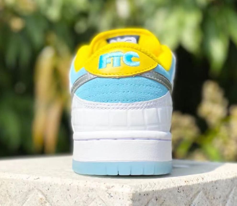 FTC x Nike SB Dunk Low 2021 Heel