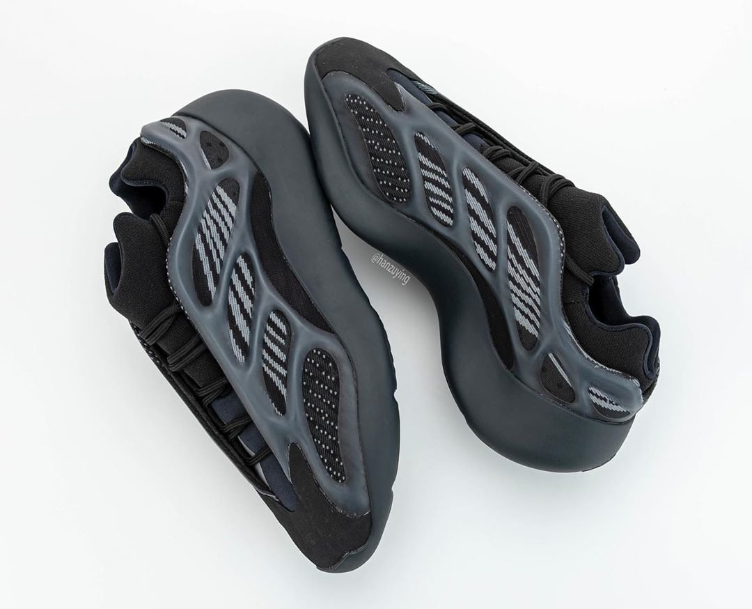 adidas-yeezy-700-v3-black-h67799-side