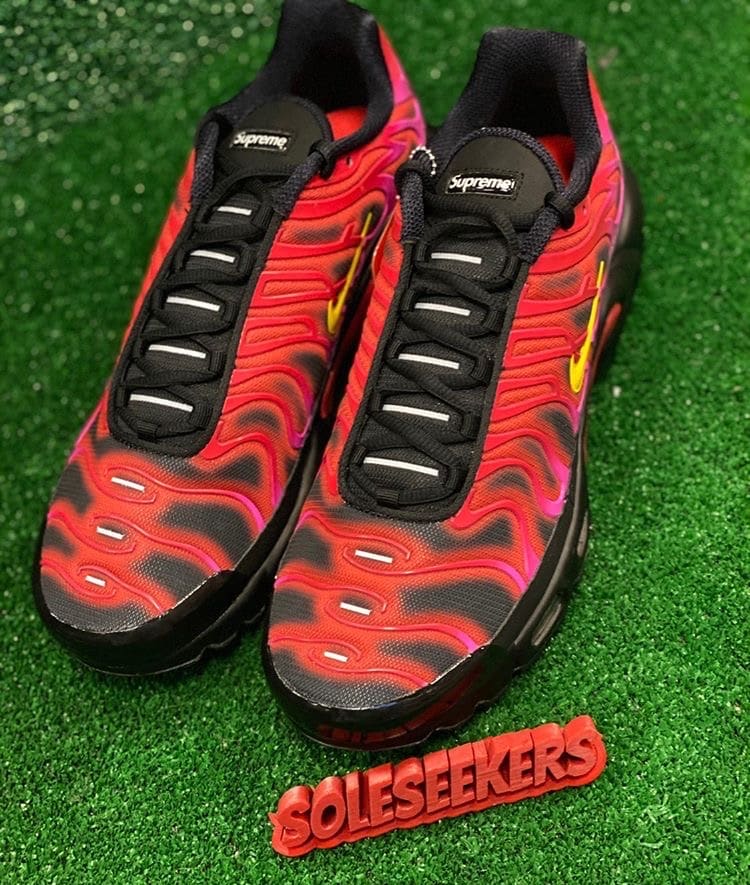 supreme nike air max plus white red