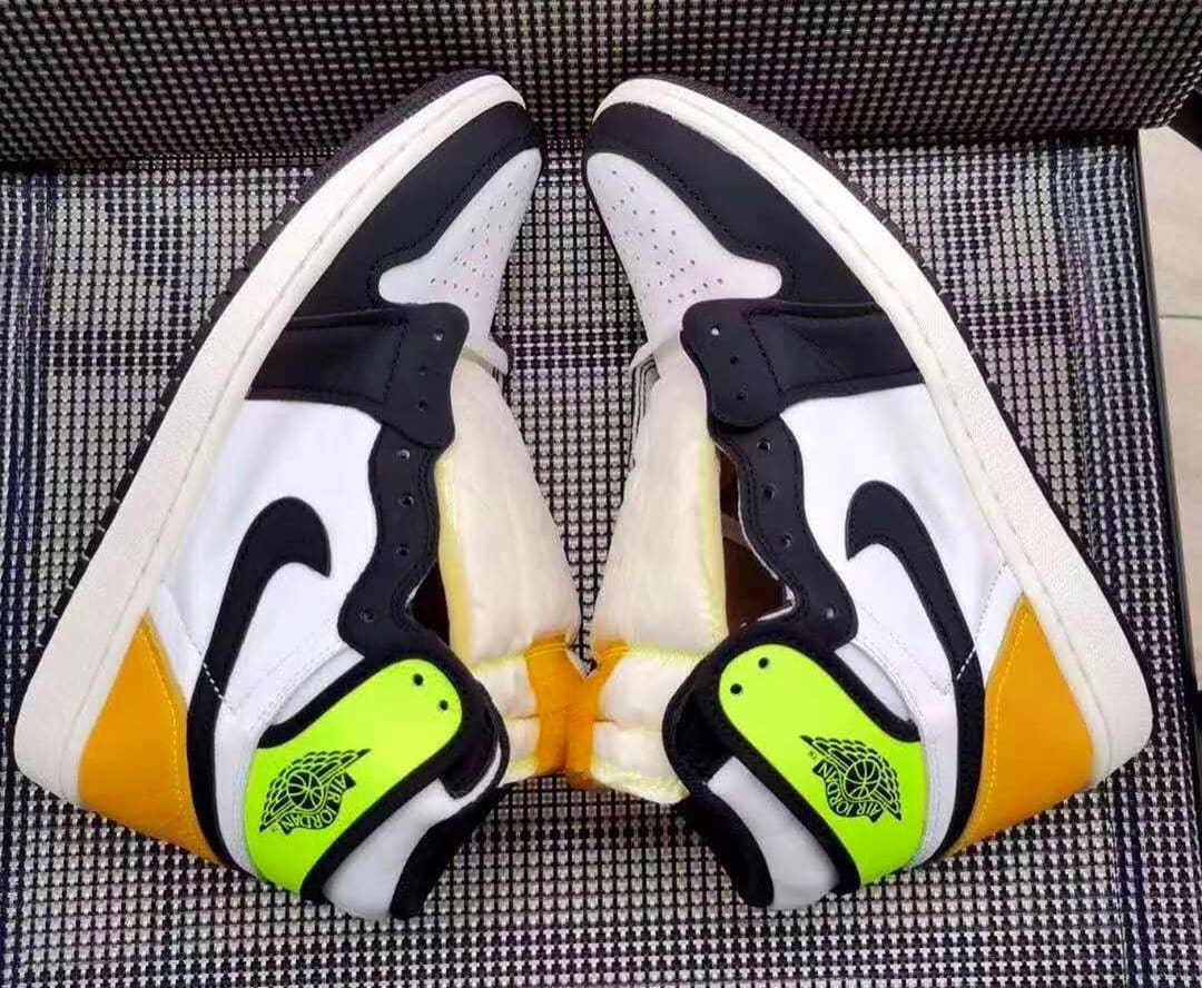 Air Jordan 1 Retro High OG 'Volt' 555088-118 Side