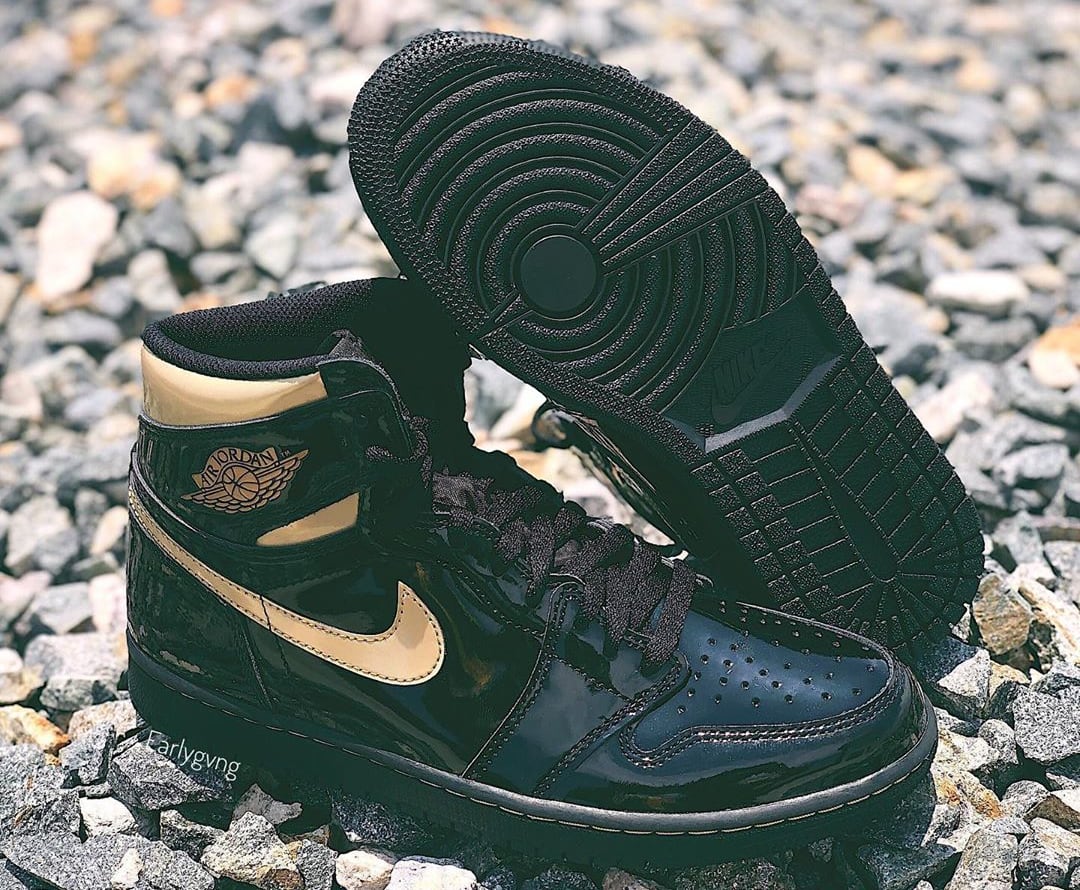 Retro jordan 1 black and gold discount