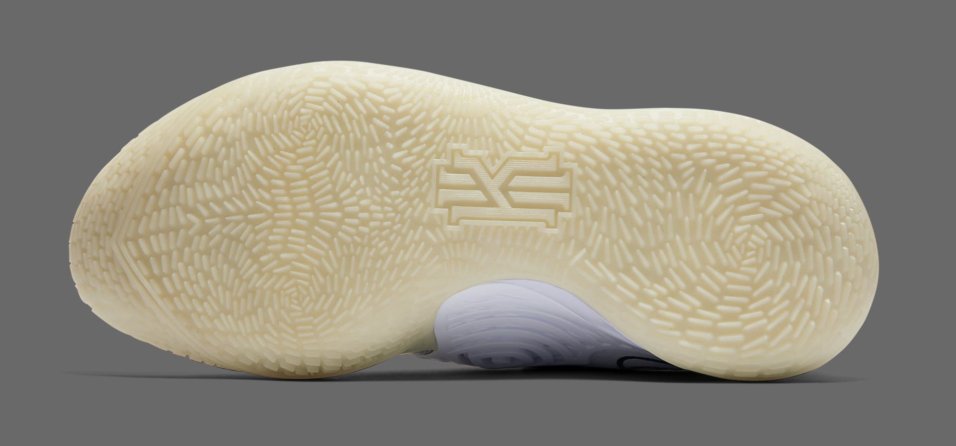kyrie irving low 3 moon