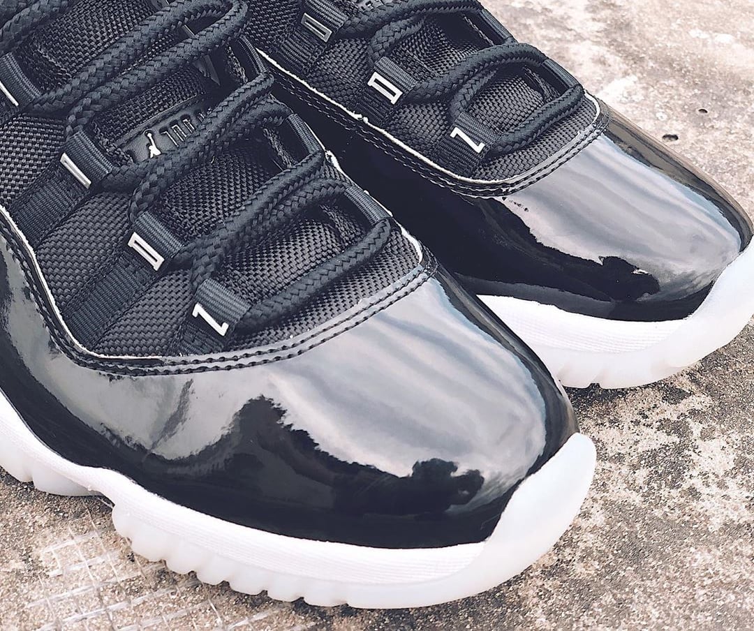 air jordan 11 black clear white metallic silver