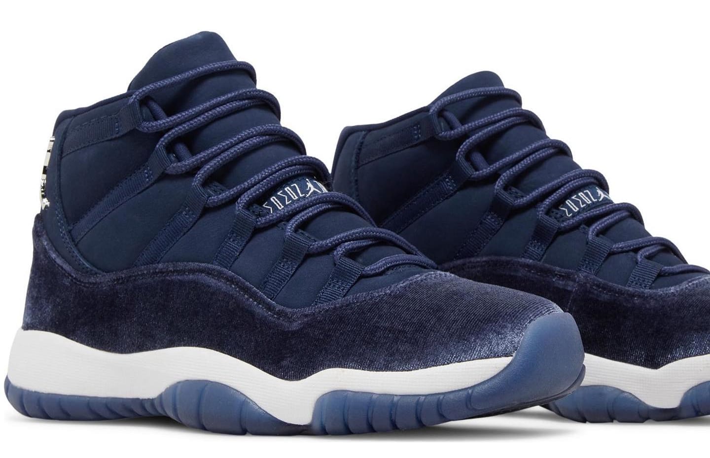 Air Jordan 11 Women's 'Midnight Navy' Lateral